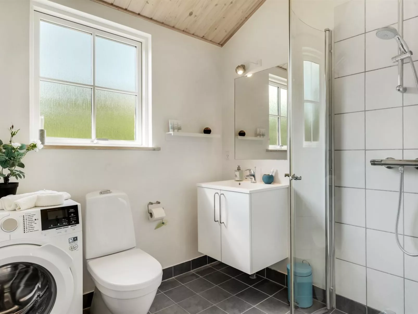 "Finwith" - 1.5km from the sea-Binnen