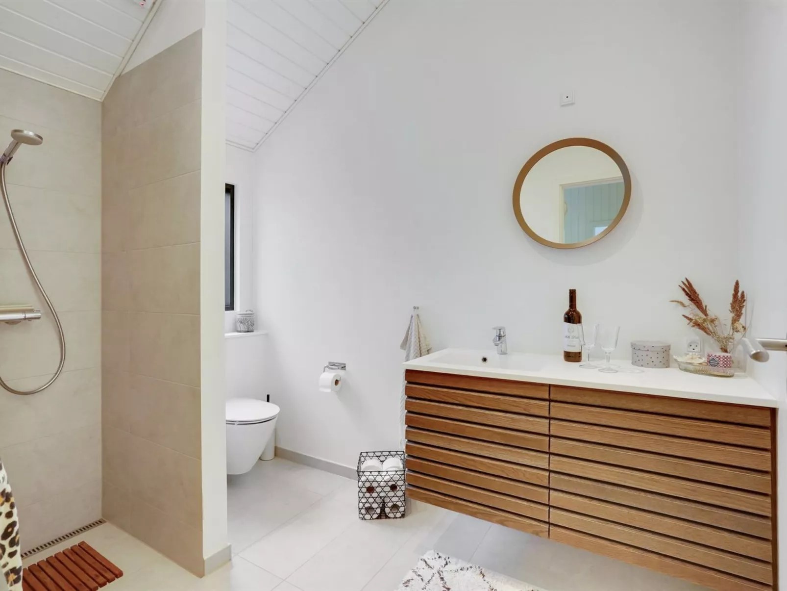 "Tilke" - 400m from the sea-Binnen