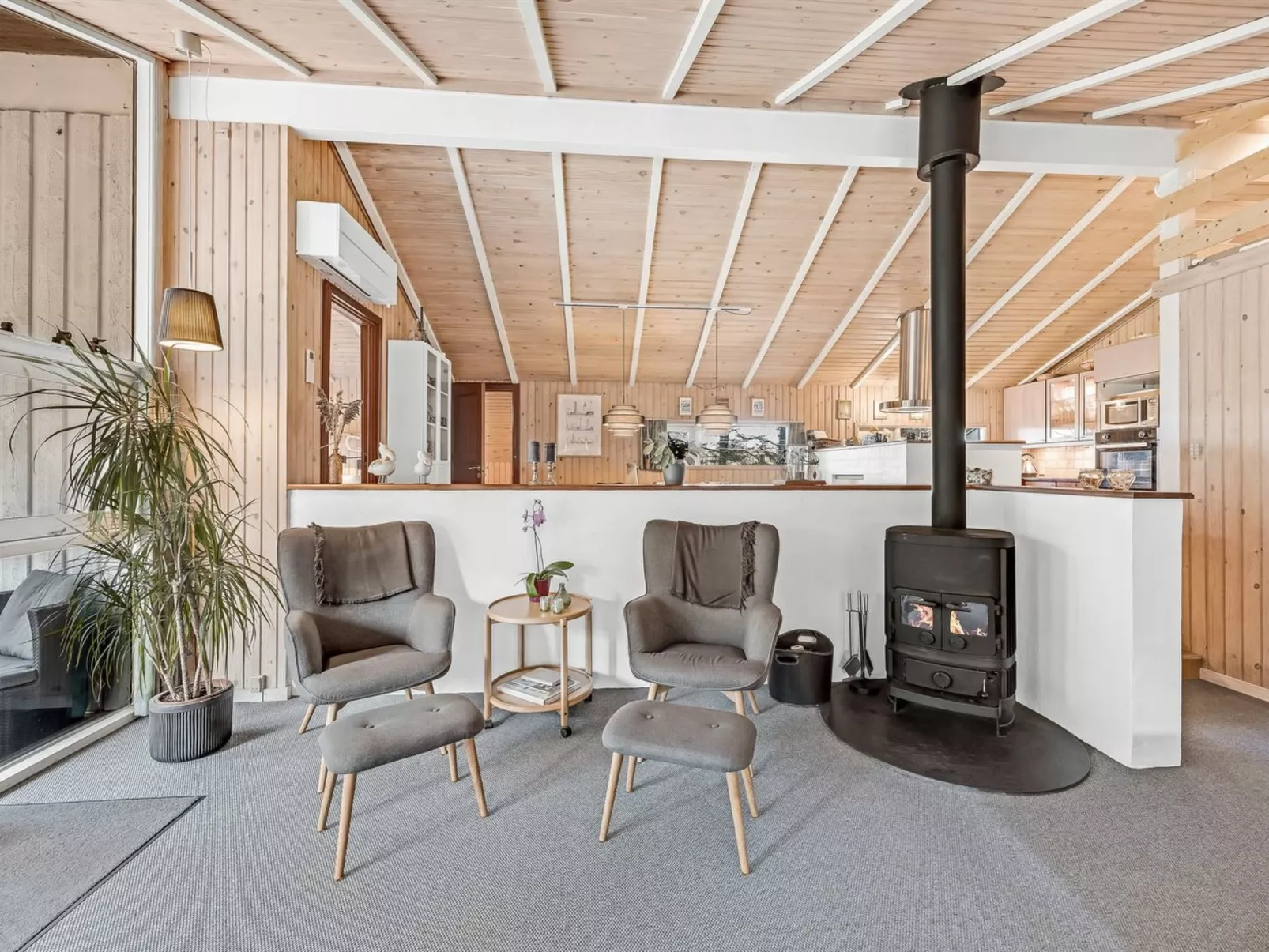 "Sunneva" - 1km from the sea-Binnen