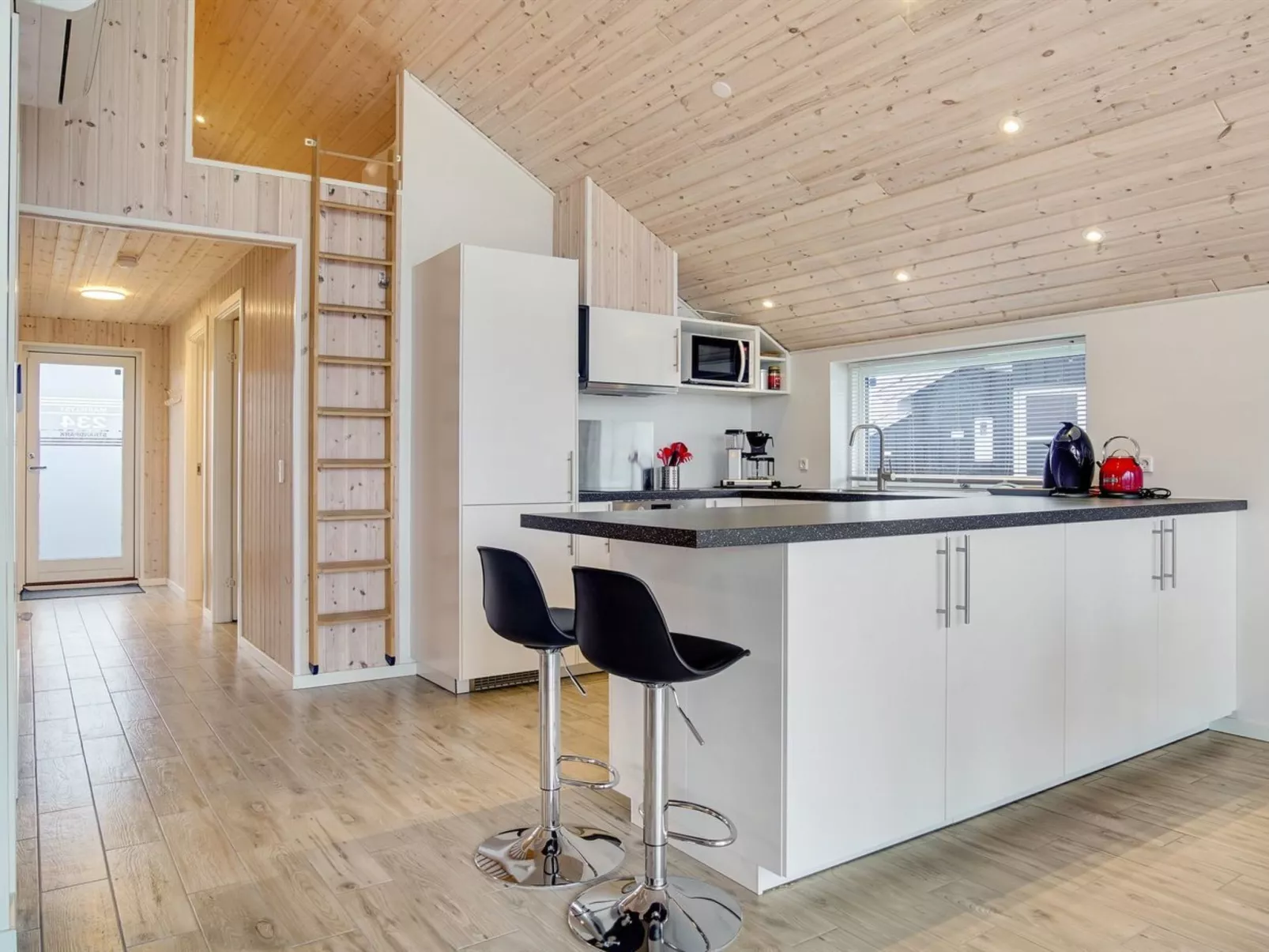 "Domi" - 1.2km from the sea-Binnen