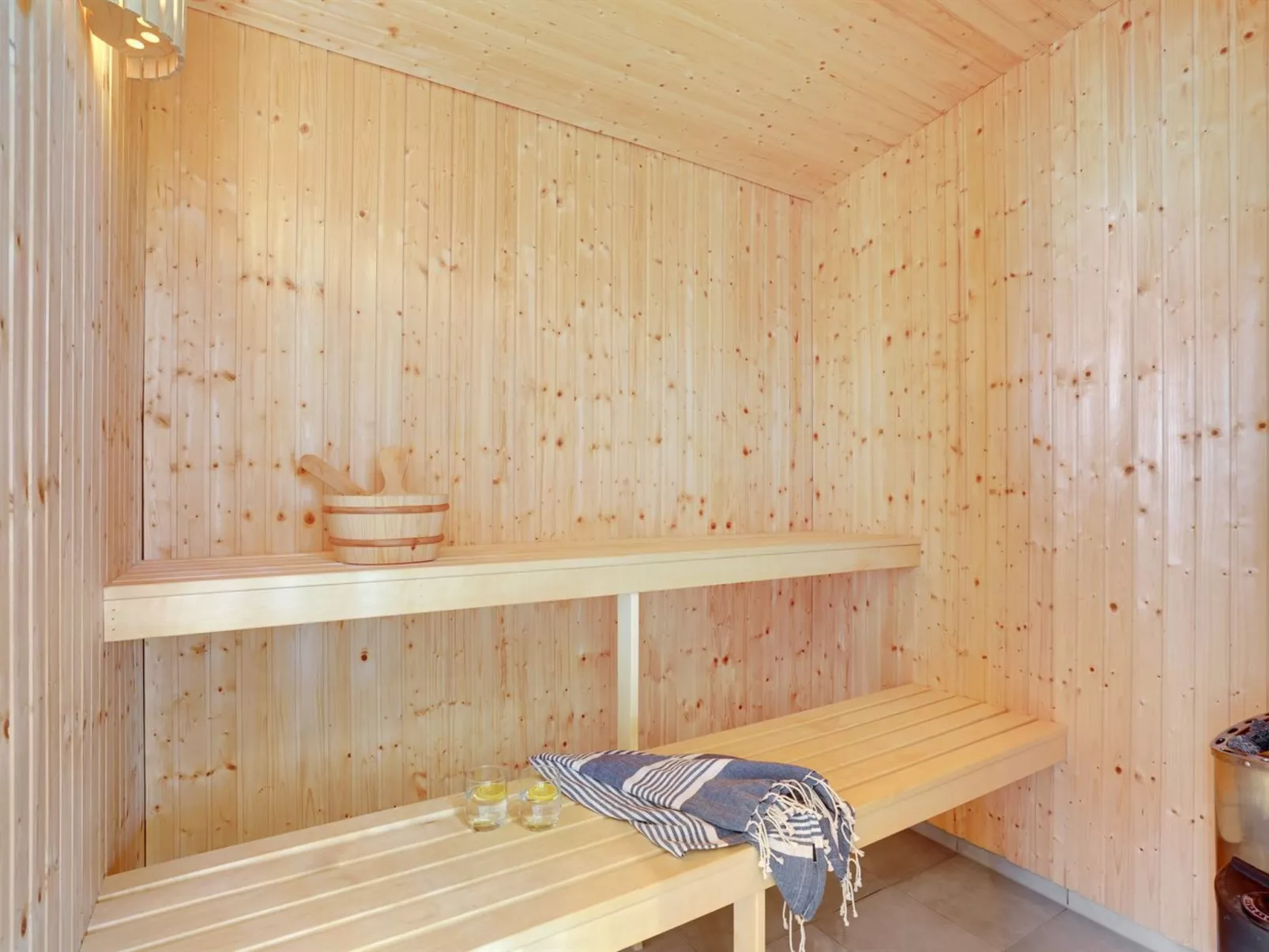 "Dietke" - 650m from the sea-Binnen