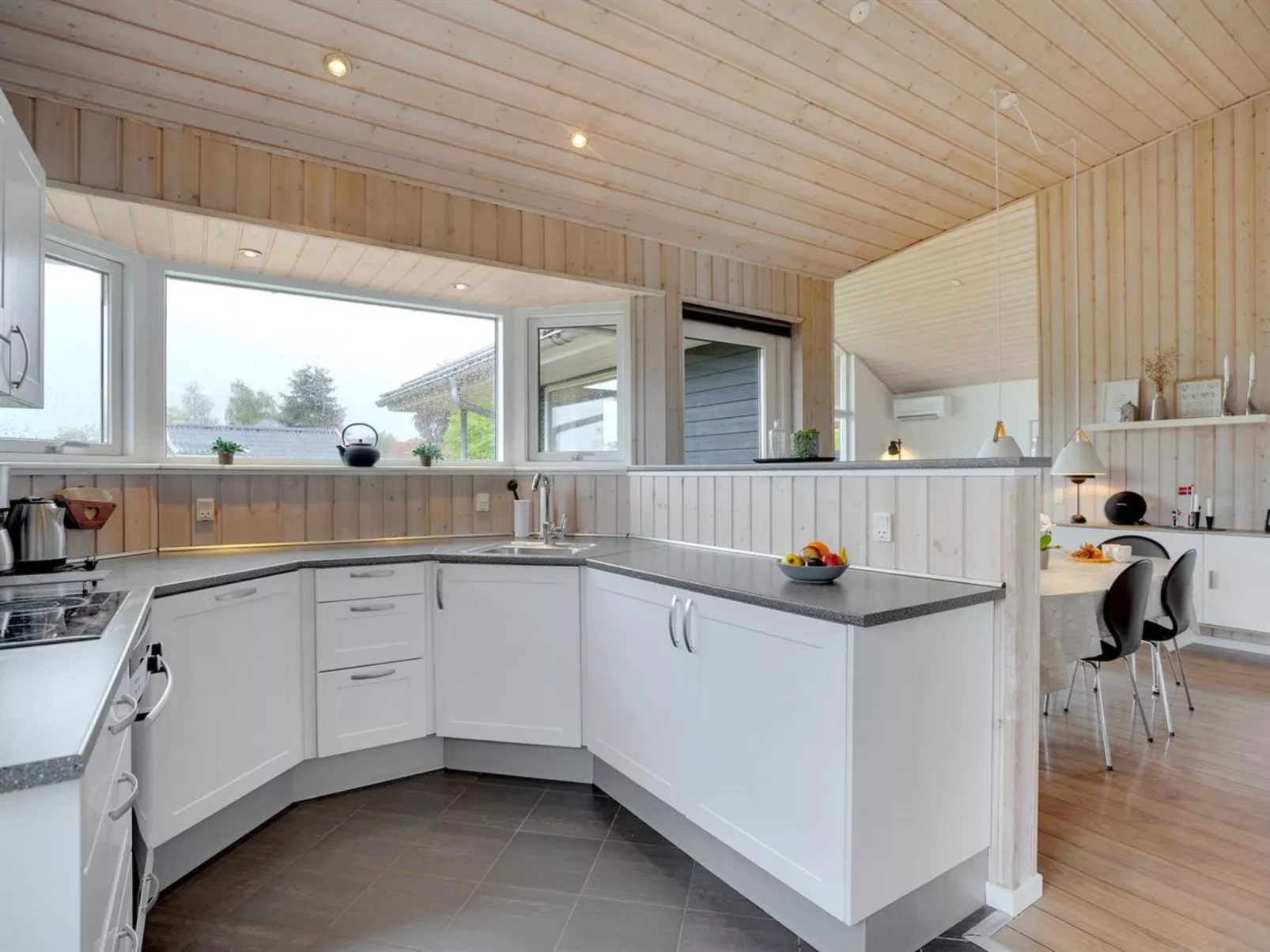 "Nine" - 200m from the sea-Binnen