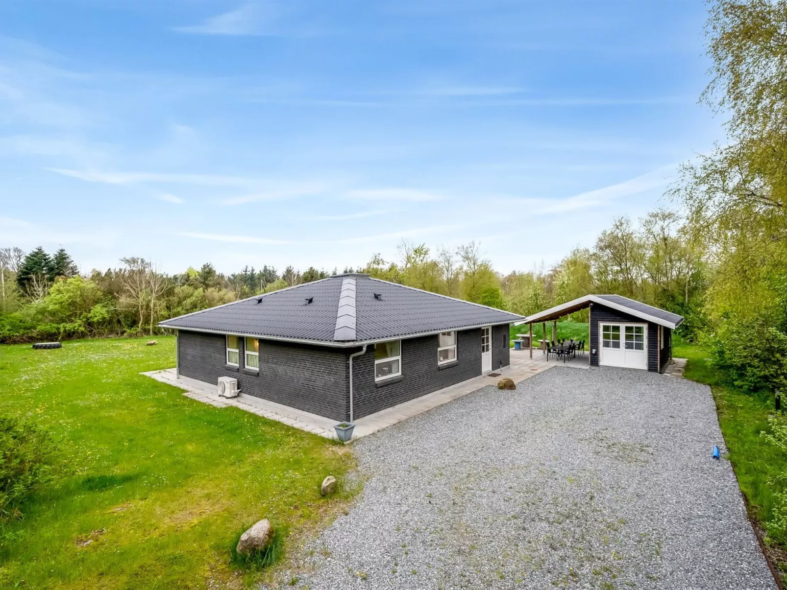 "Veijo" - 400m to the fjord-Buiten