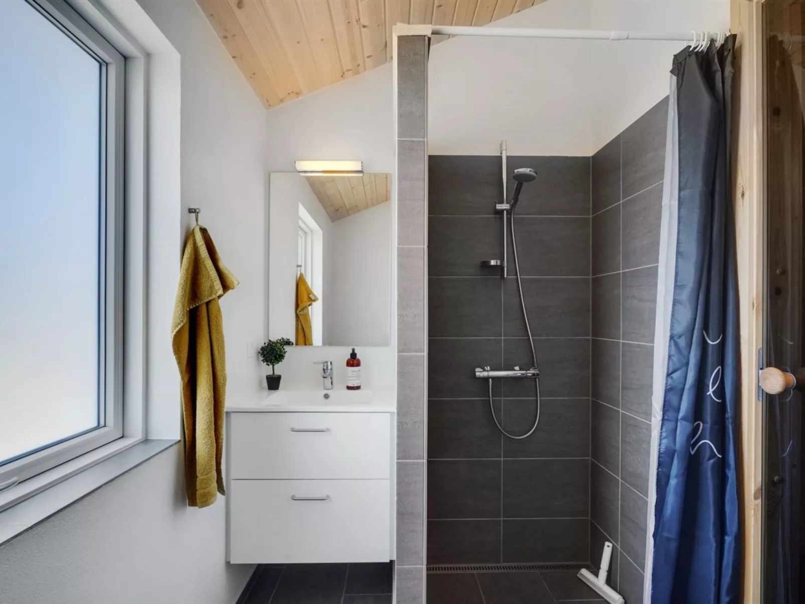 "Gyrial" - 950m from the sea-Binnen