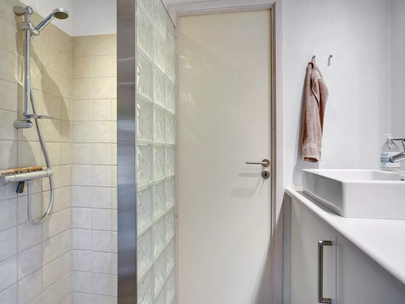 "Anahi" - 3km from the sea-Binnen