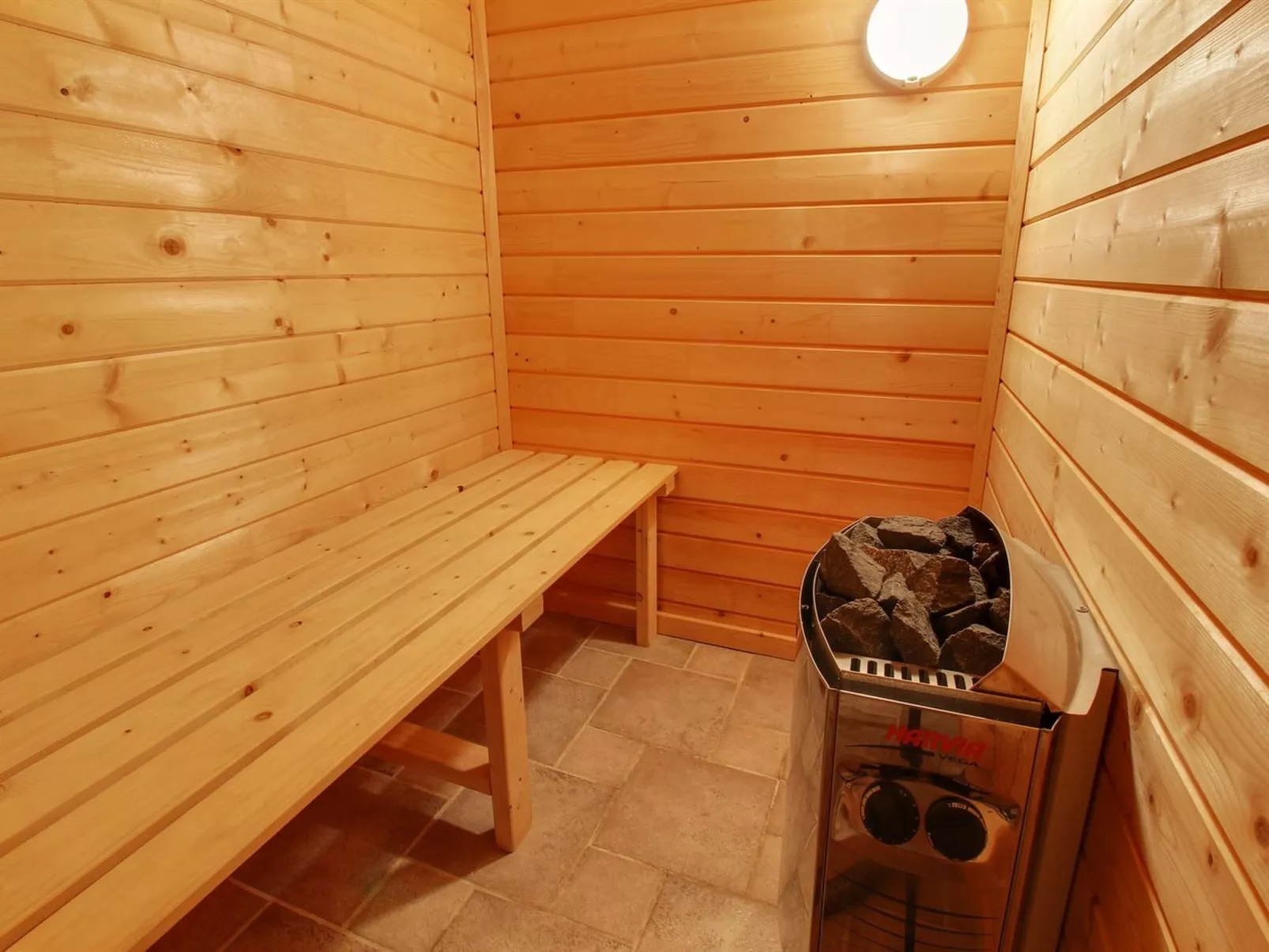 "Ulvi" - 300m to the fjord-Binnen