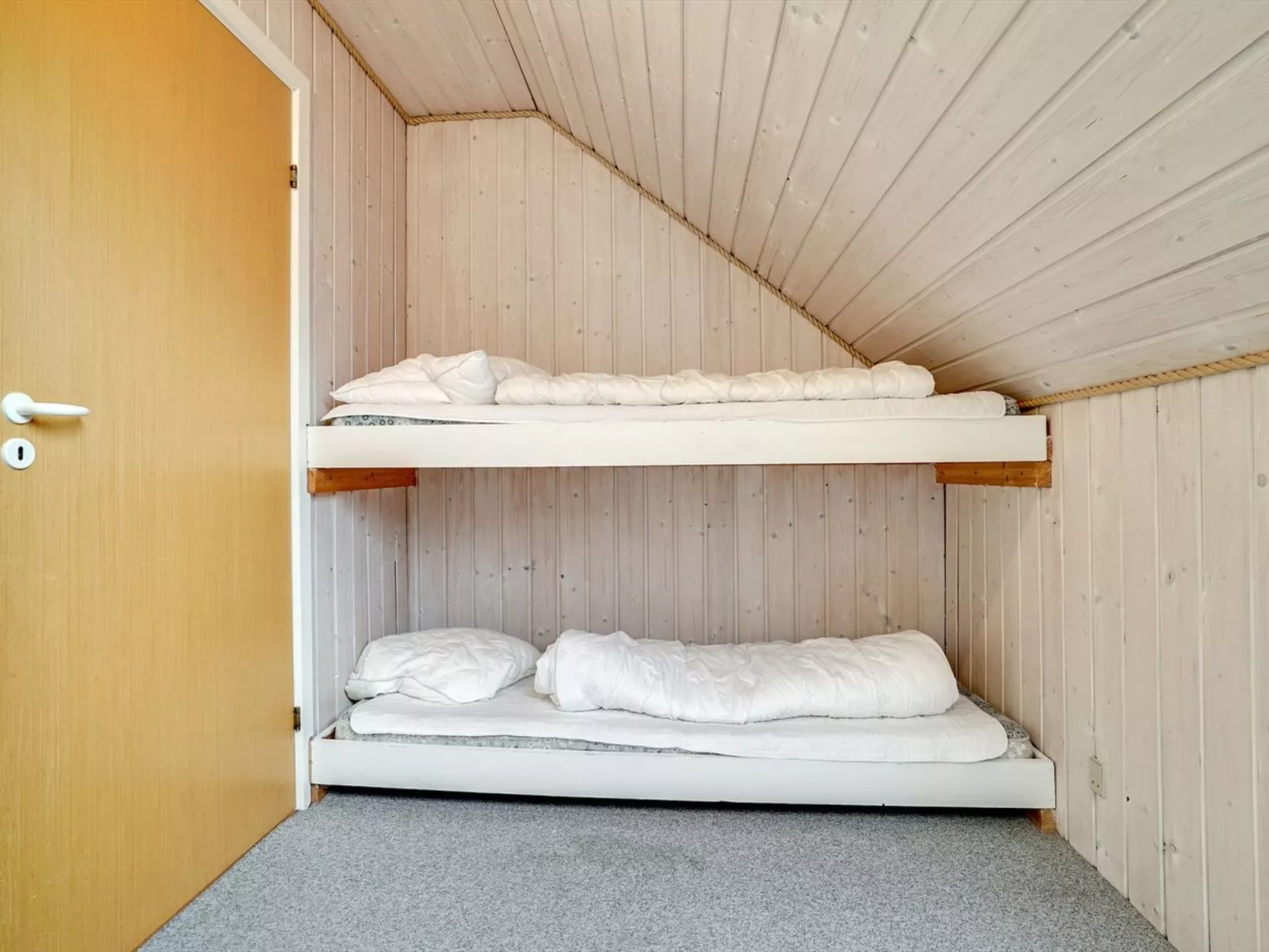 "Felina" -  from the sea-Binnen