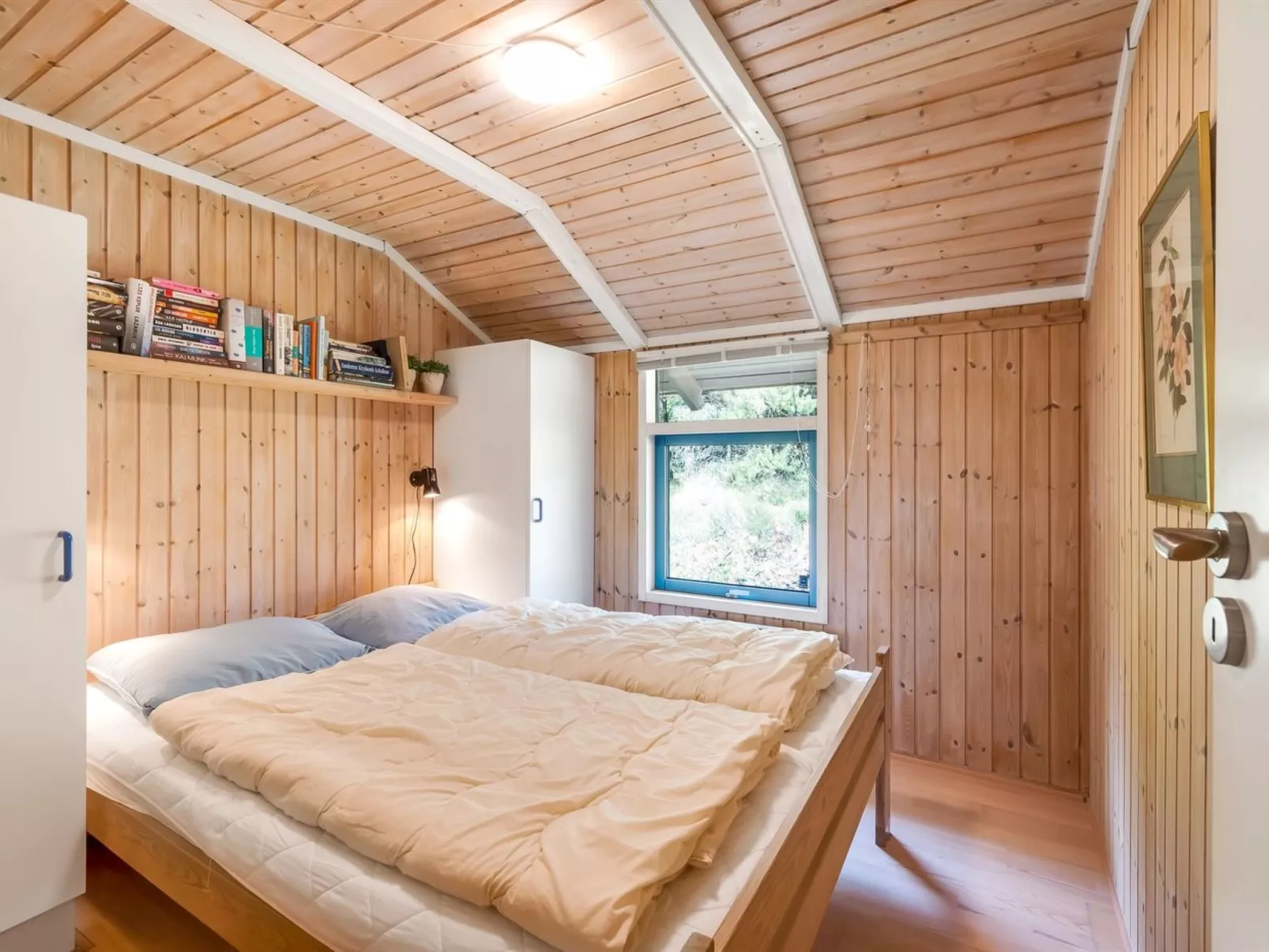 "Aamu" - 300m to the fjord-Binnen