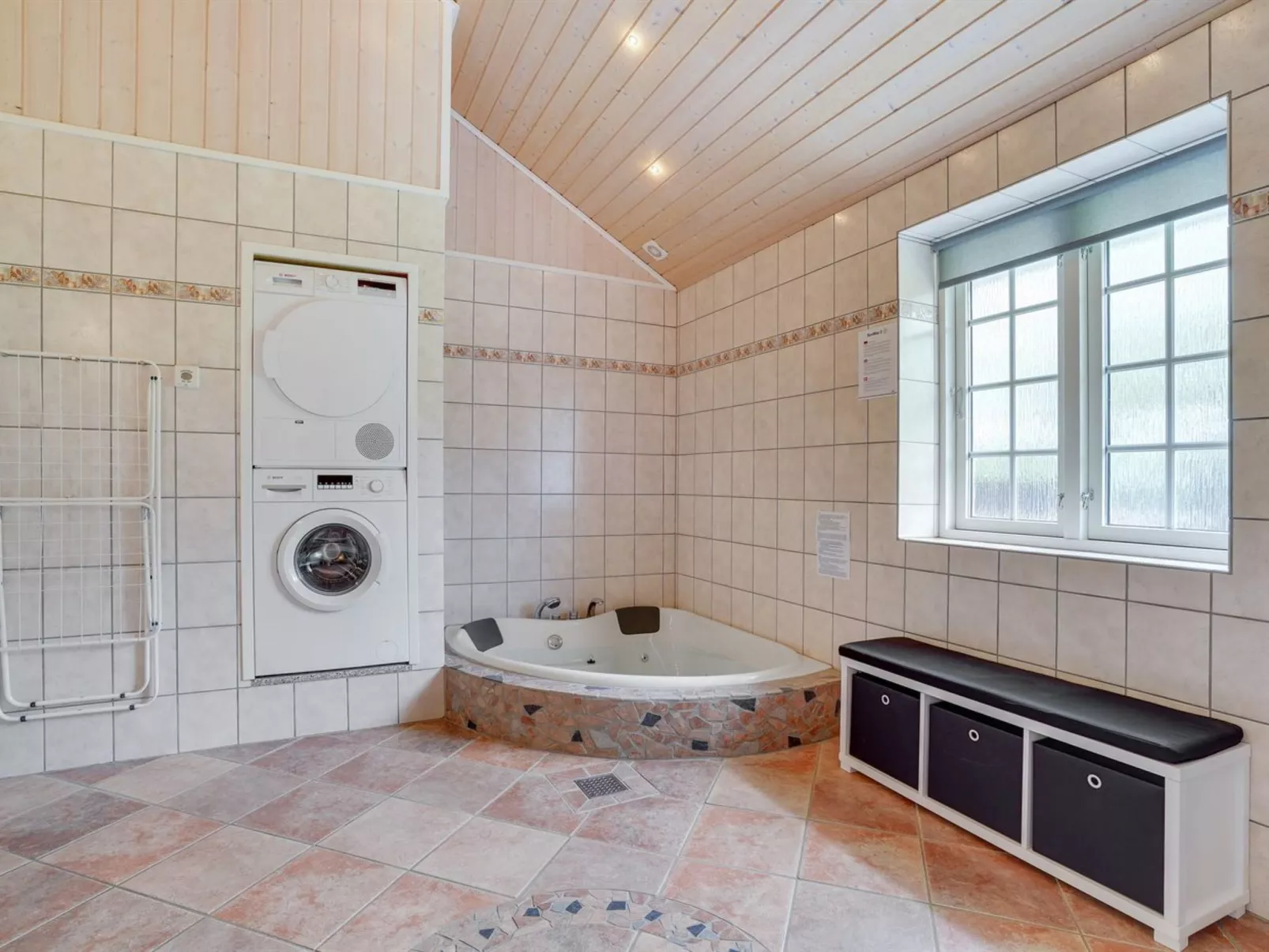 "Regnwald" - 400m to the fjord-Binnen