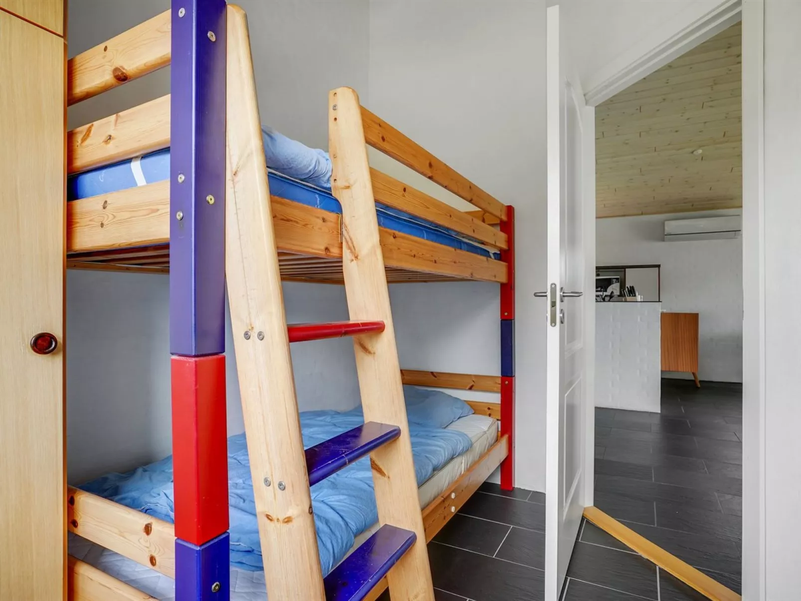 "Roope" - 50m from the sea-Binnen