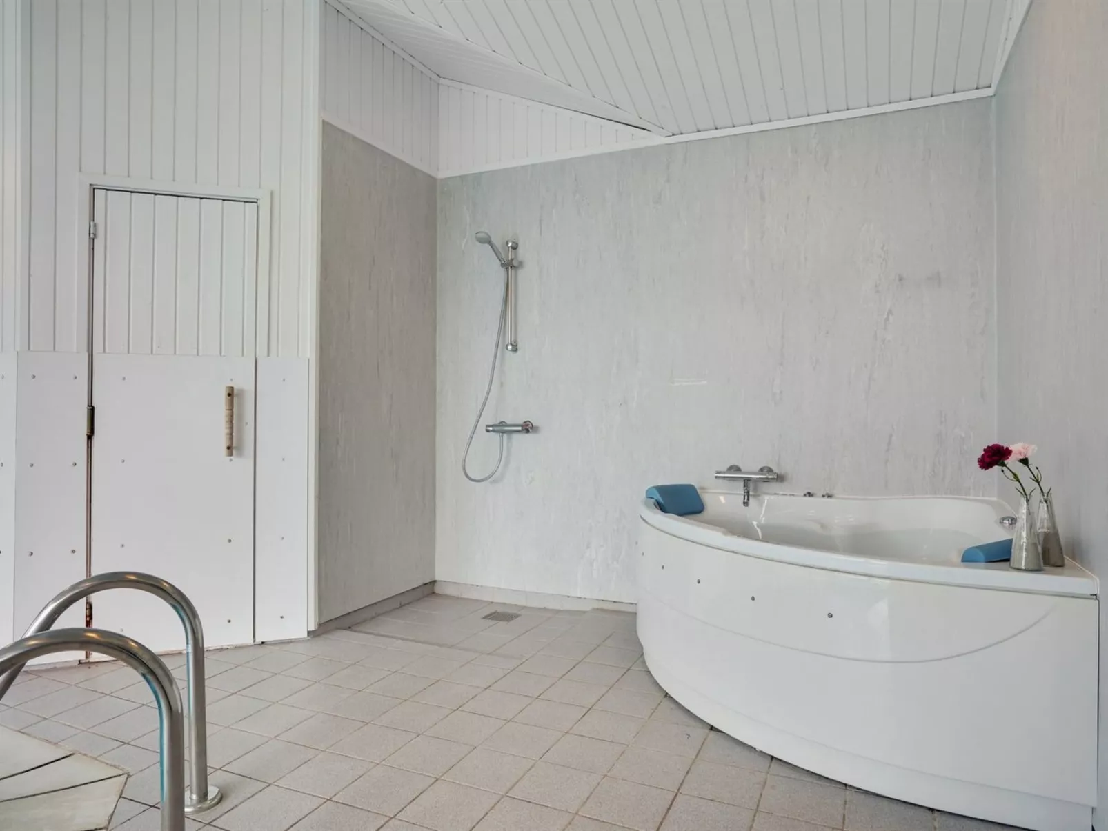 "Bjarki" - 800m from the sea-Binnen