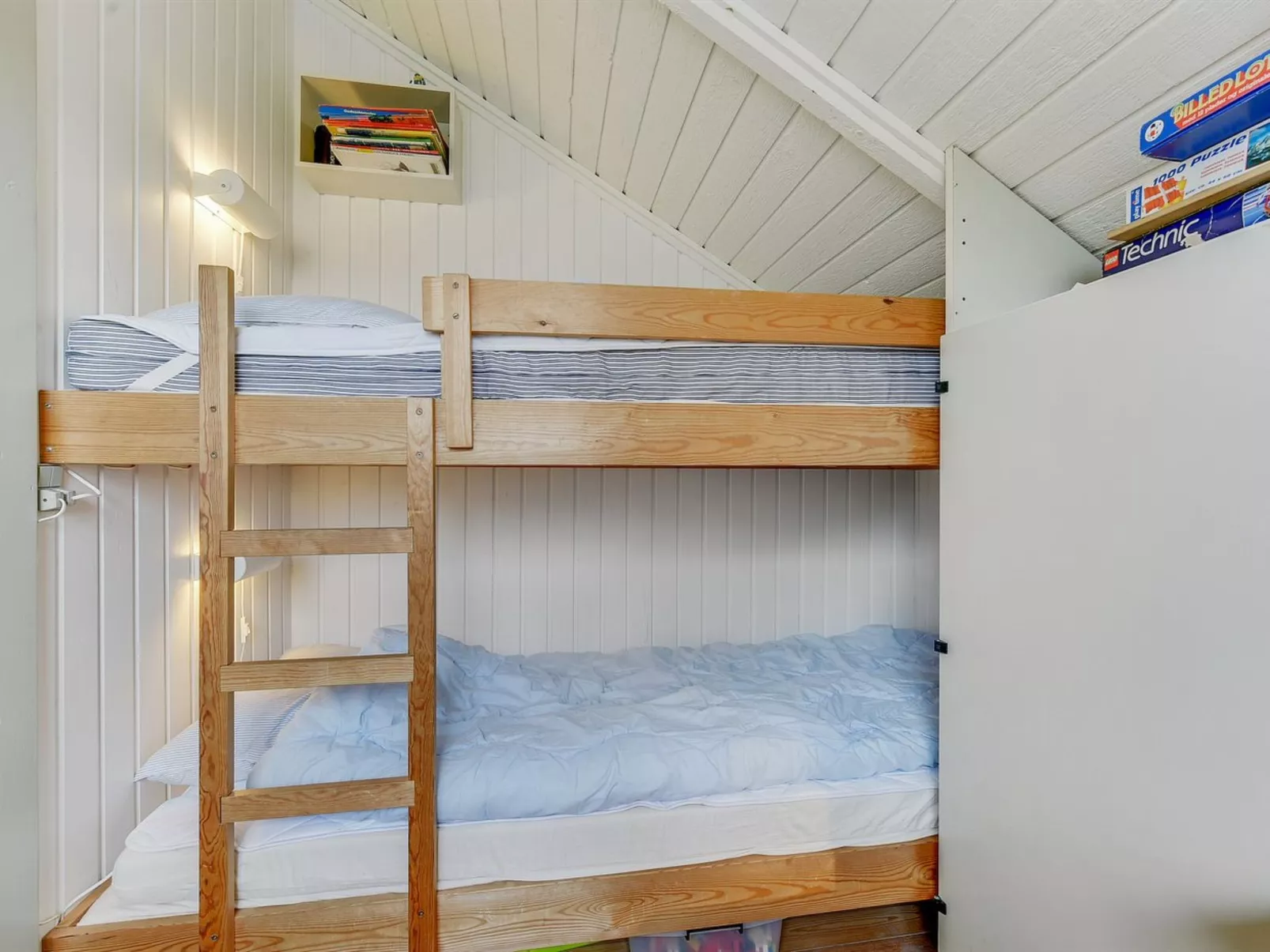 "Hjalmine" - 250m from the sea-Binnen