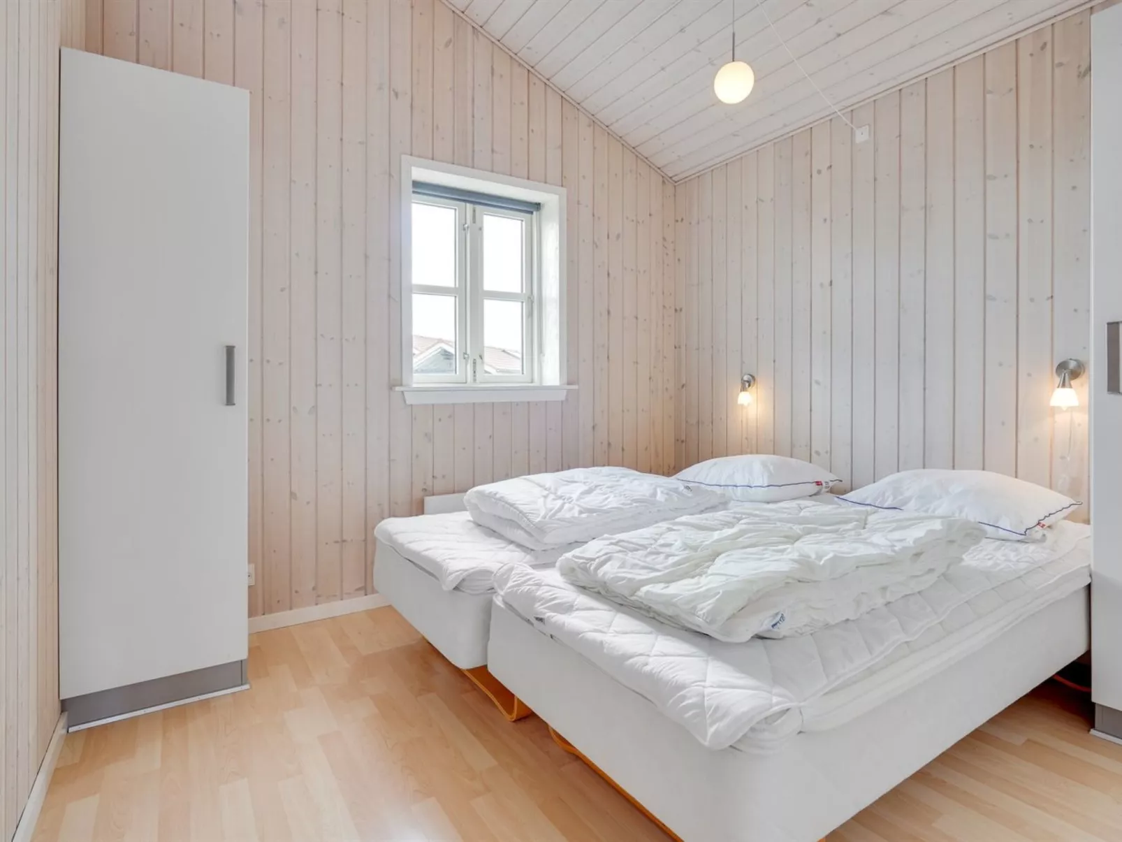 "Evin" - 800m from the sea-Binnen