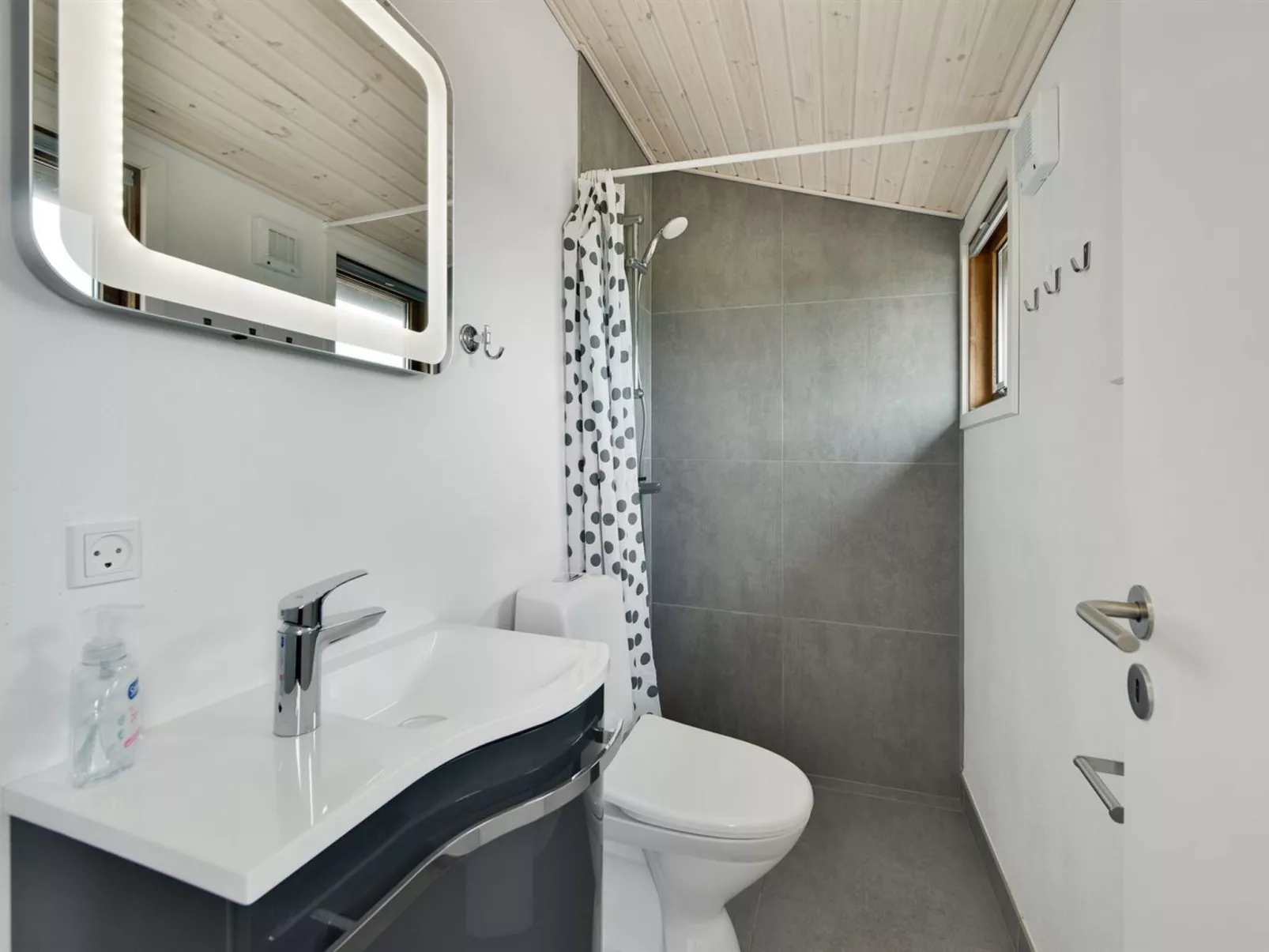 "Leleks" - 200m from the sea-Binnen