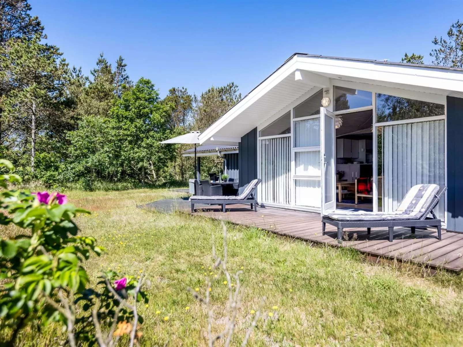 "Ajten" - 150m from the sea-Buiten