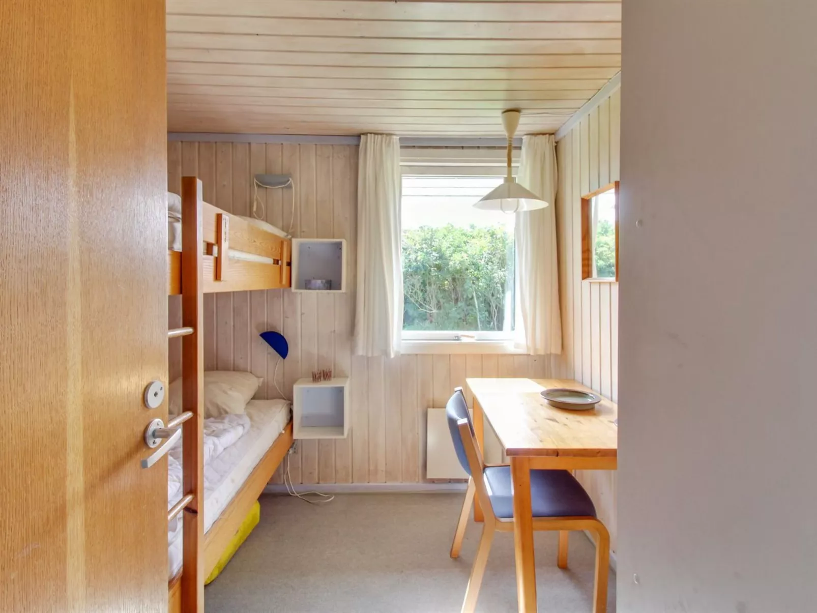 "Holte" - 700m to the fjord-Binnen