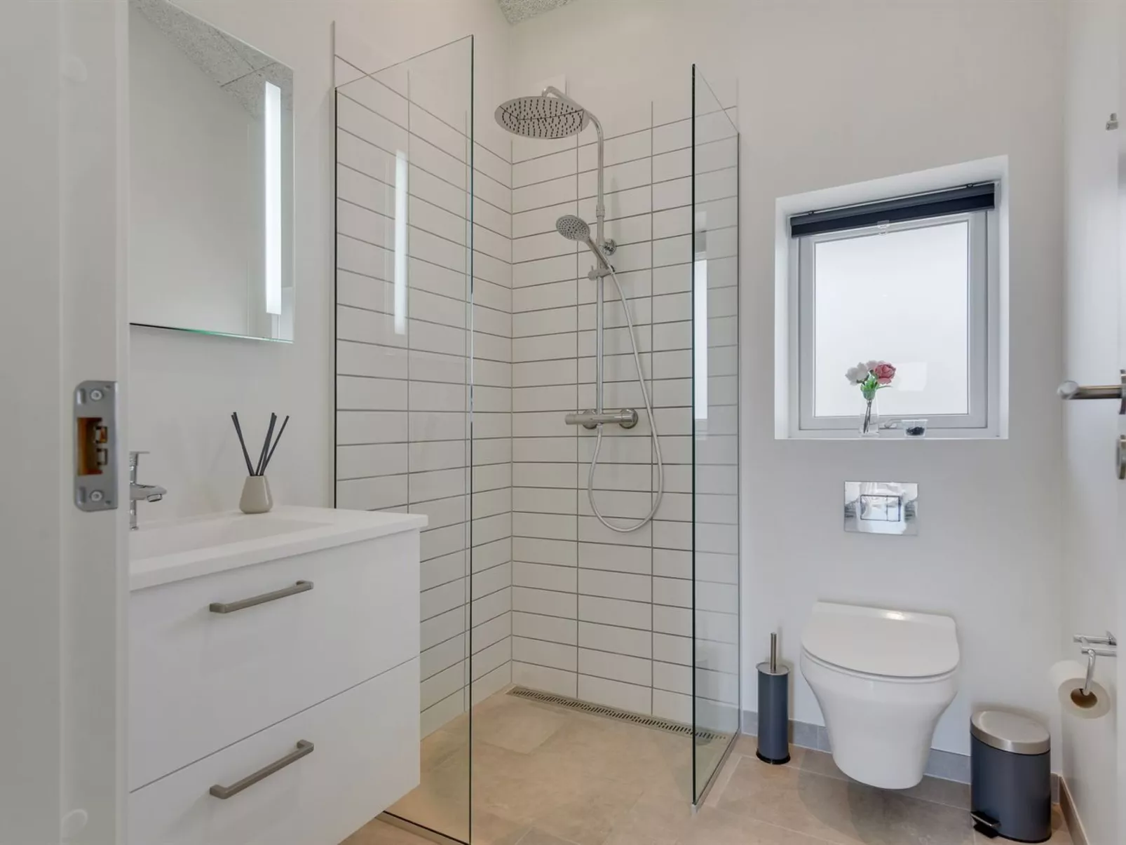 "Karen" - 900m from the sea-Binnen