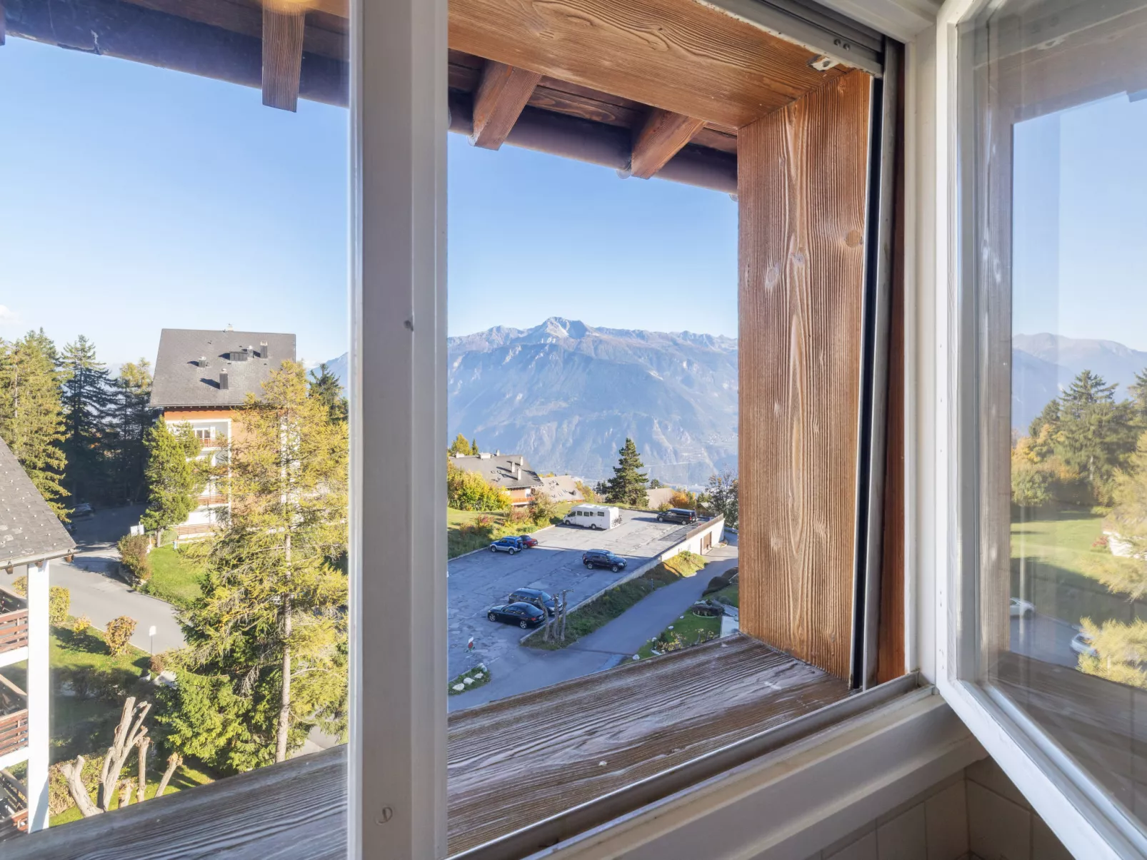 Belmont Est 80-Binnen