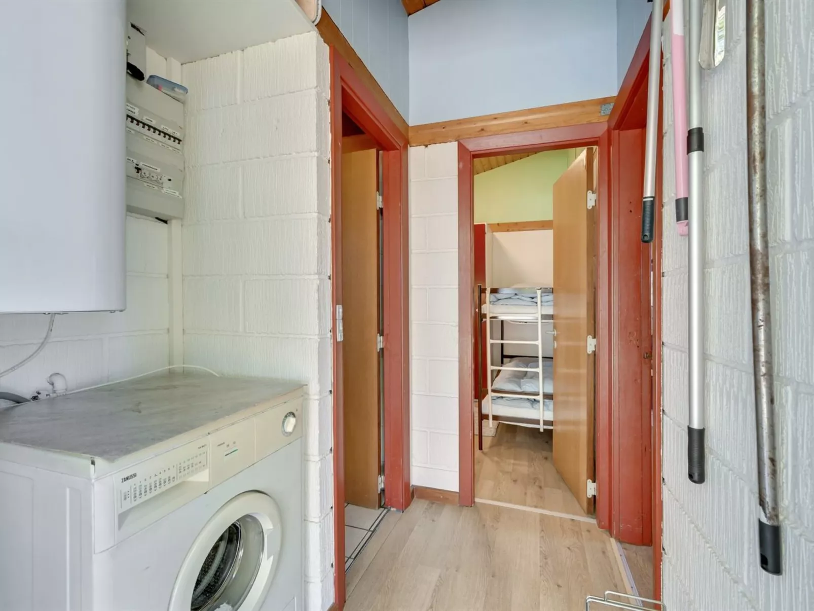 "Agna" - 700m to the fjord-Binnen