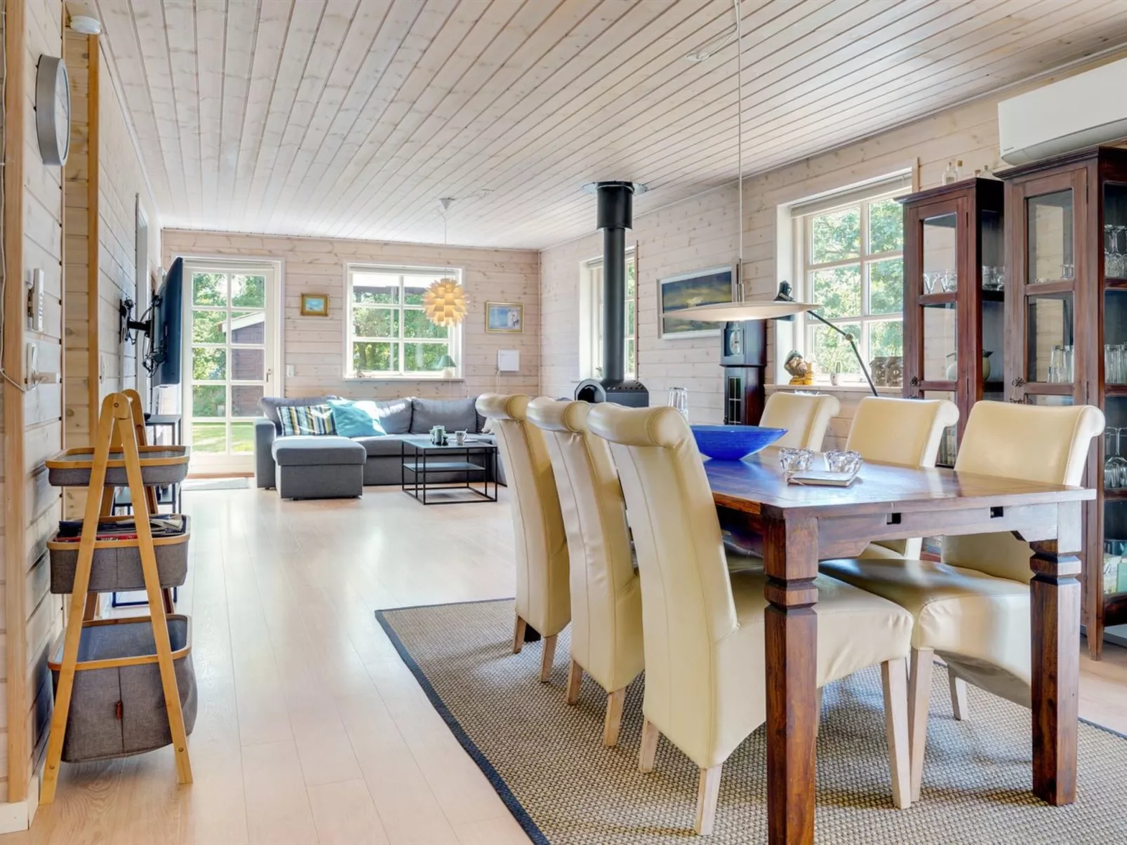 "Tian" -  from the sea-Binnen