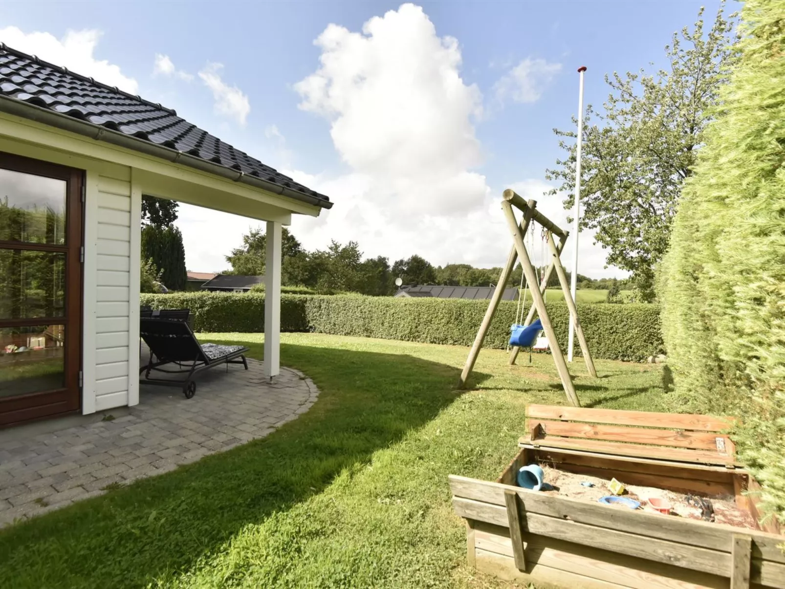 "Kyllikki" - 300m to the fjord-Buiten