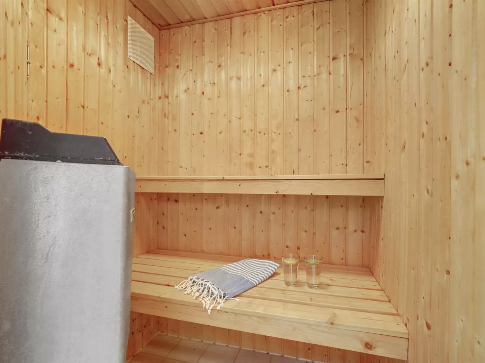 "Naumka" - 200m to the fjord-Binnen