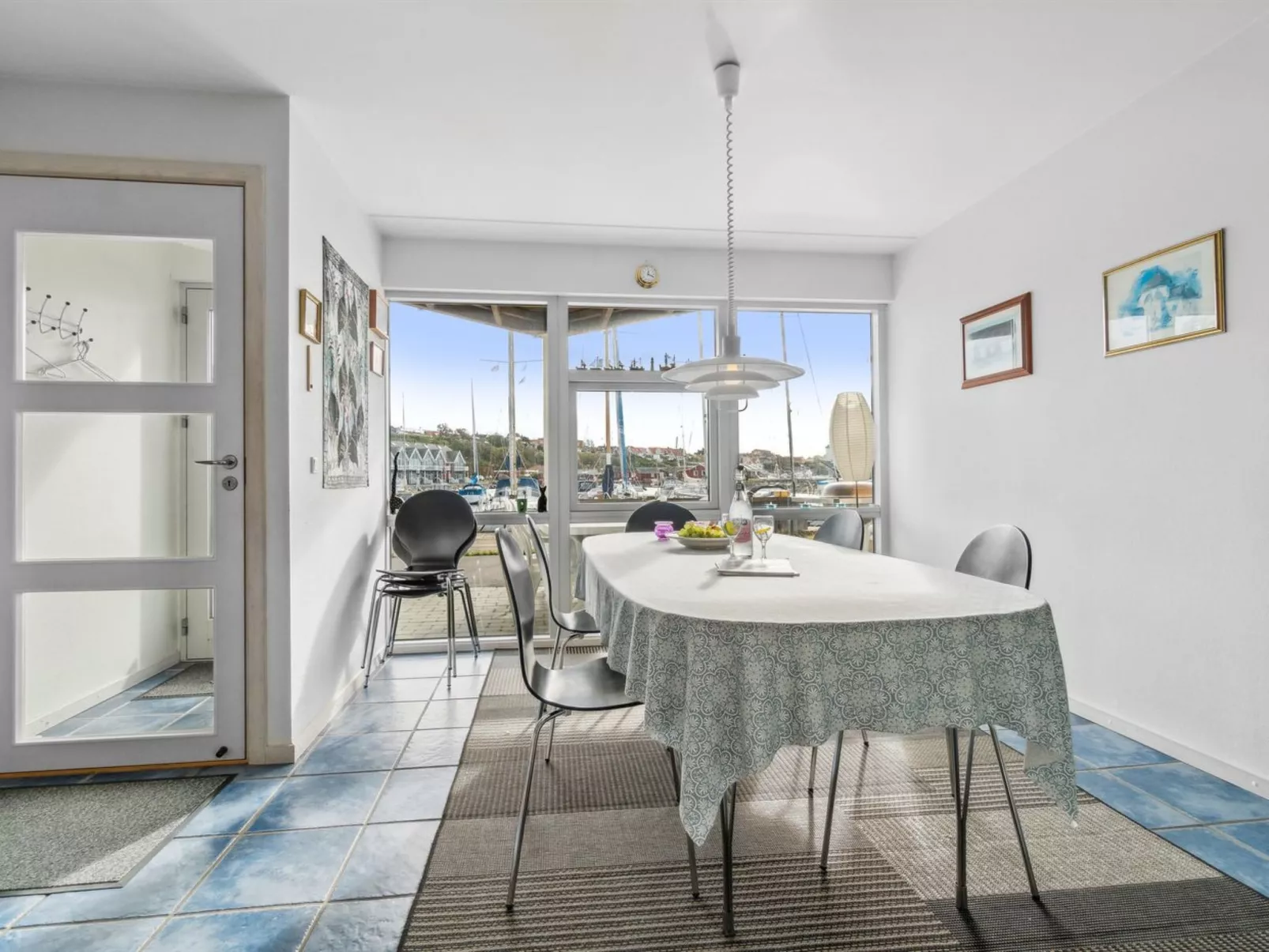 "Frigg" - 10m from the sea-Binnen