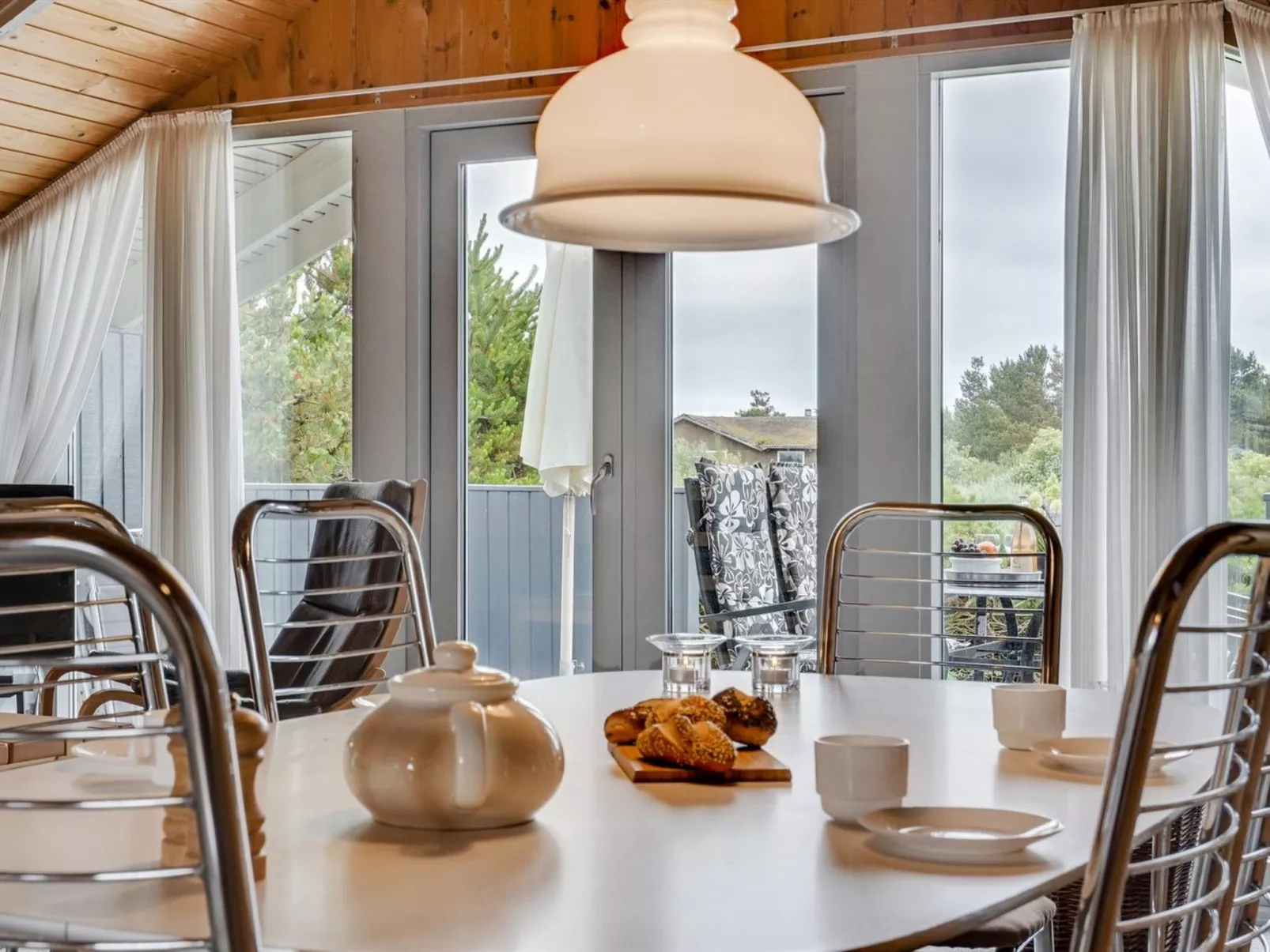 "Bryniulf" - 1.8km from the sea-Binnen