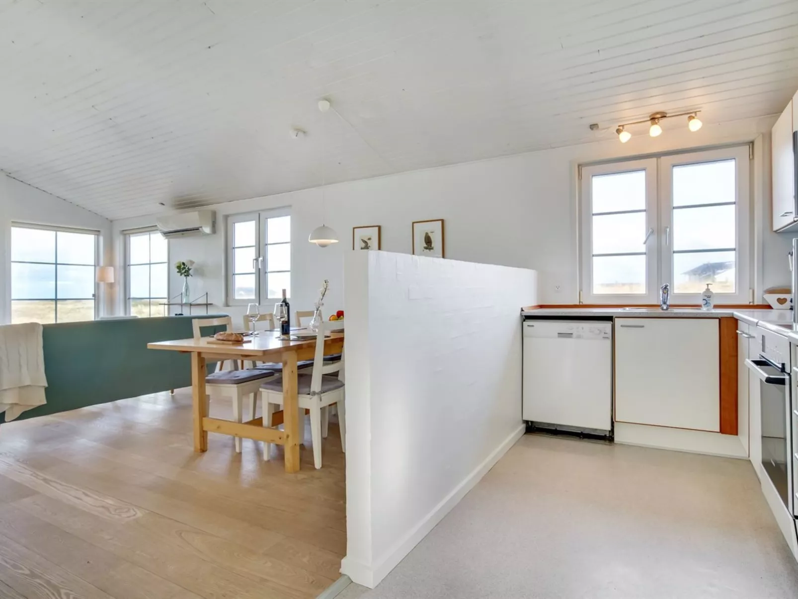 "Zaharinka" - 300m from the sea-Binnen