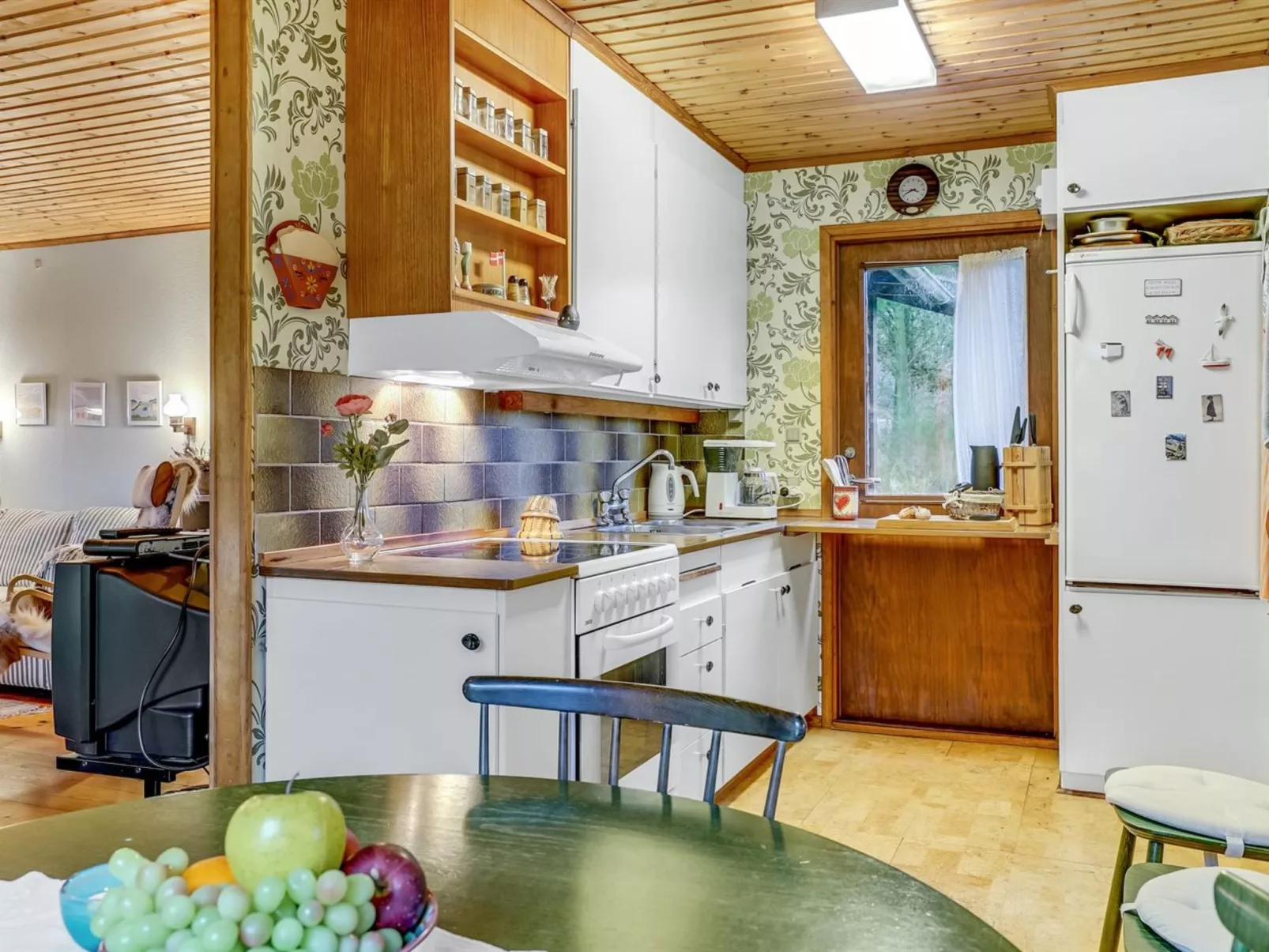 "Carina" - 5km from the sea-Binnen