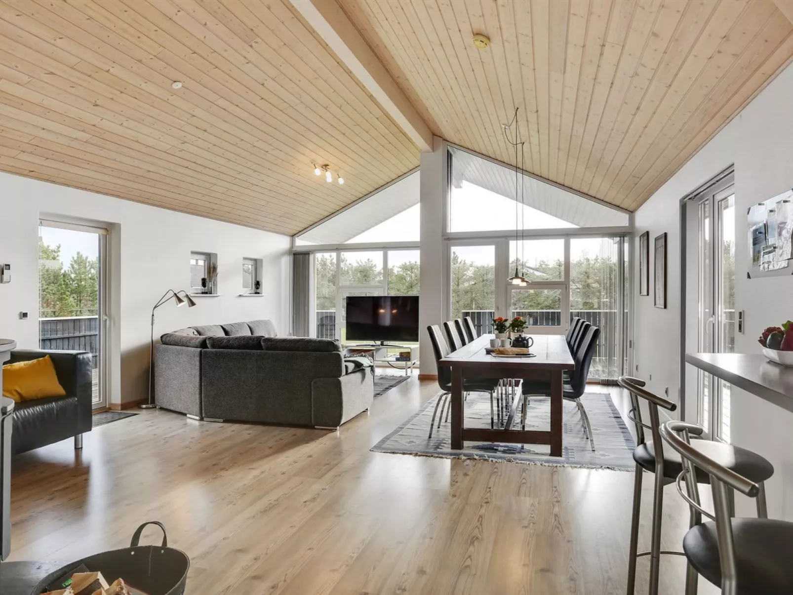 "Lirim" - 50m from the sea-Binnen