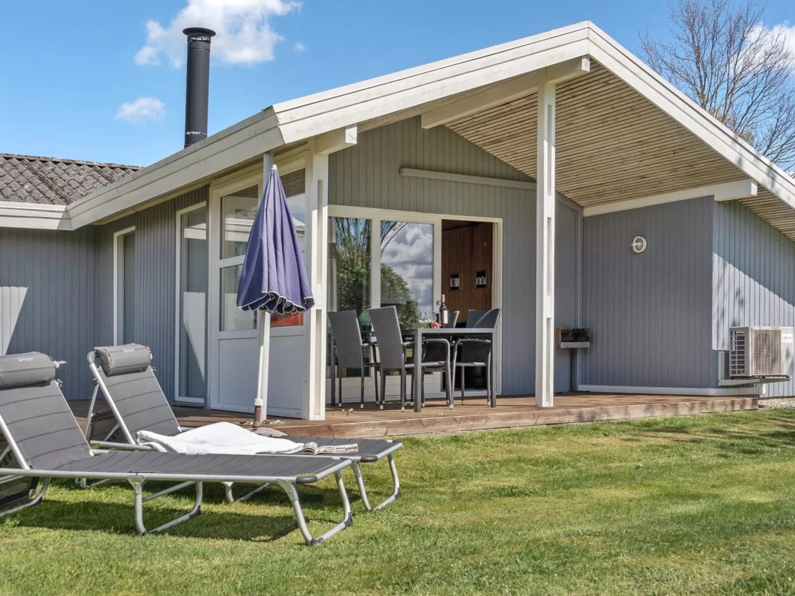 "Denahi" - 400m to the fjord-Buiten