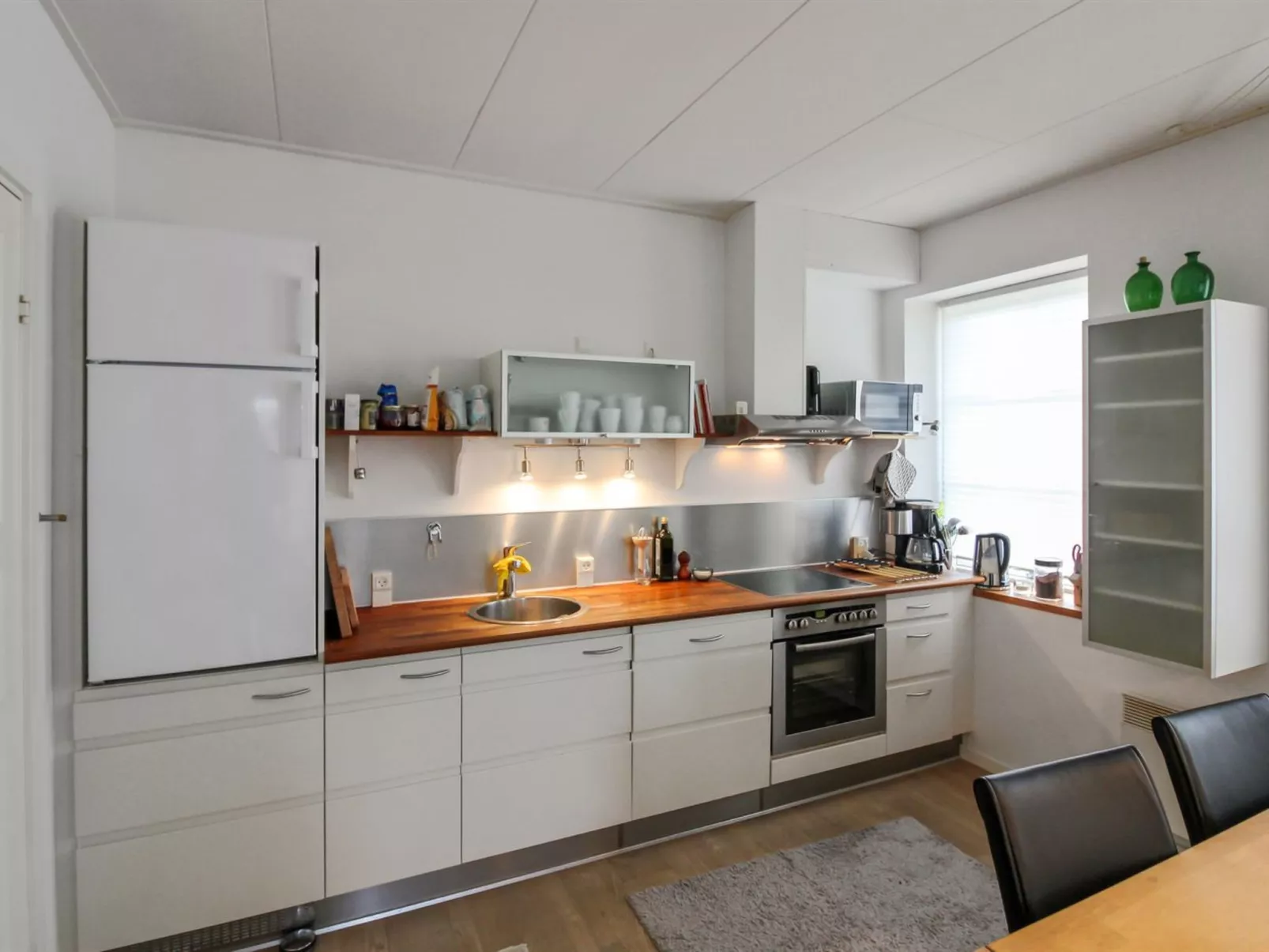 "Hunter" - 400m from the sea-Binnen