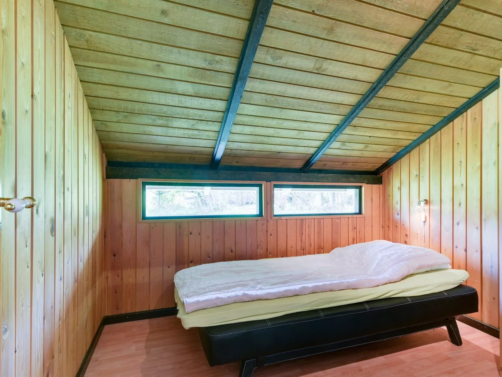 "Henna" - 550m to the fjord-Binnen