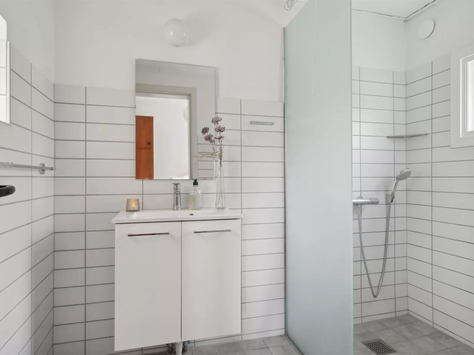 "Zina" - 25m from the sea-Binnen