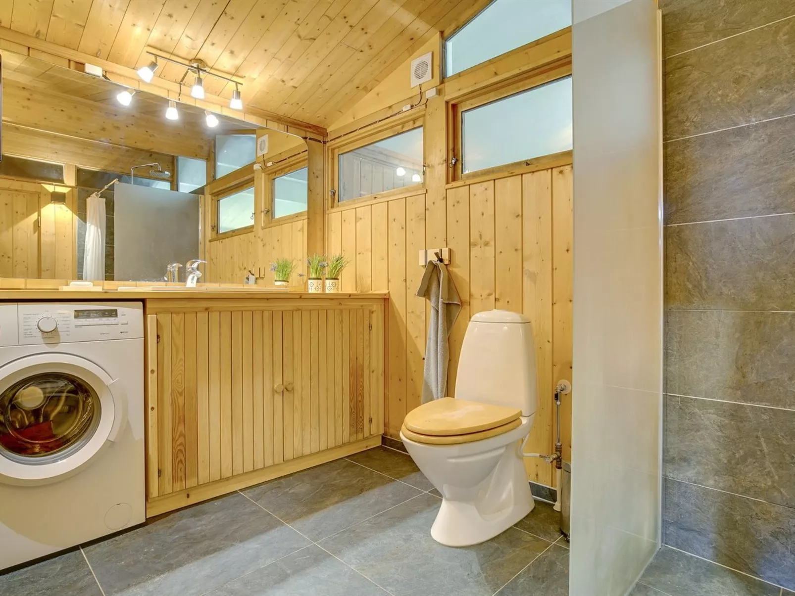 "Myrra" - 10m from the sea-Binnen