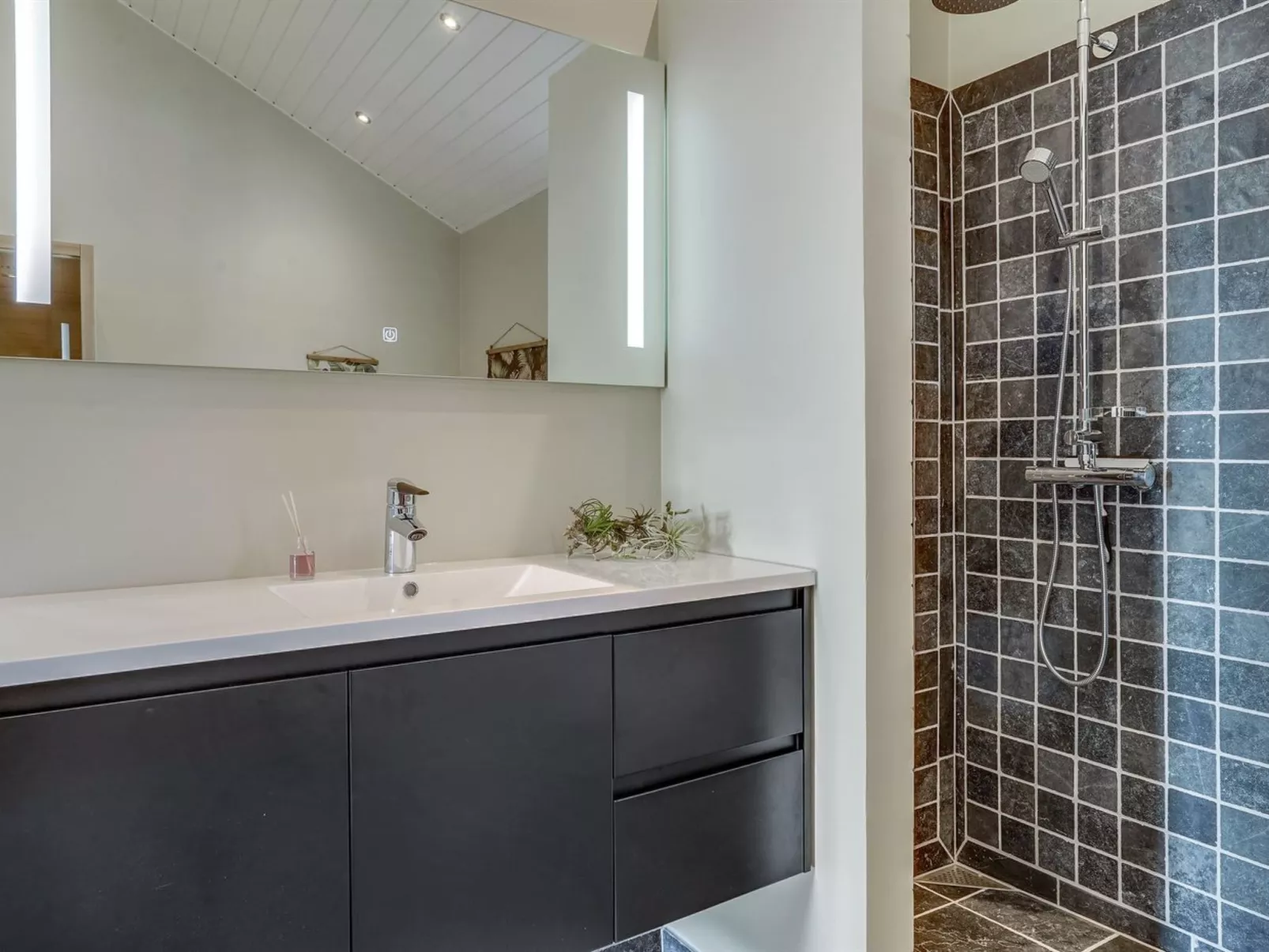 "Taija" - 1.5km from the sea-Binnen