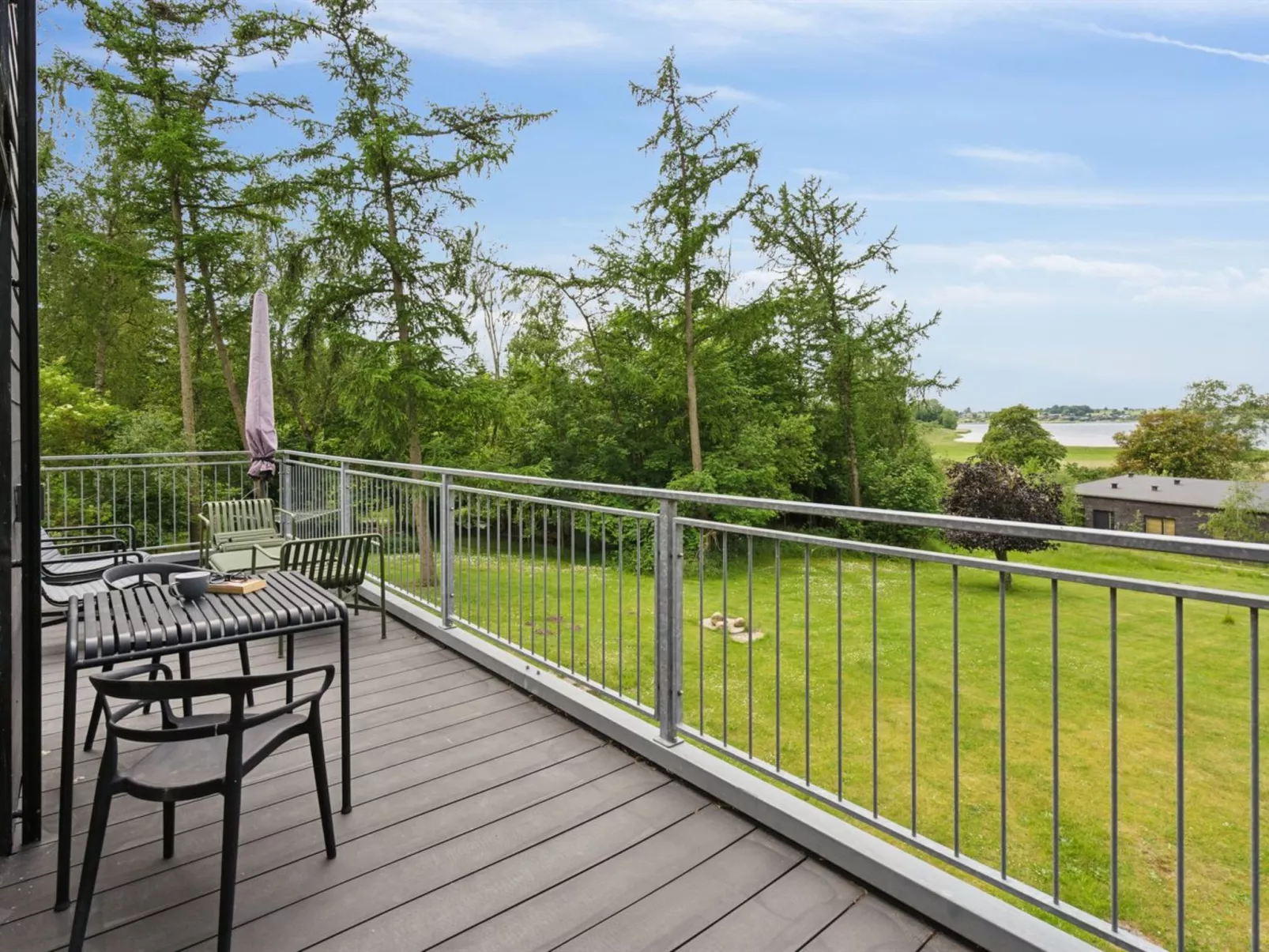 "Harka" - 100m to the fjord-Buiten