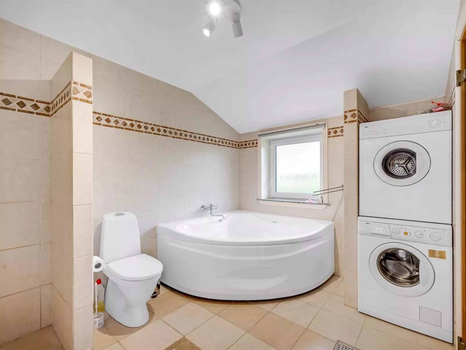 "Ingbritt" - 700m to the fjord-Binnen