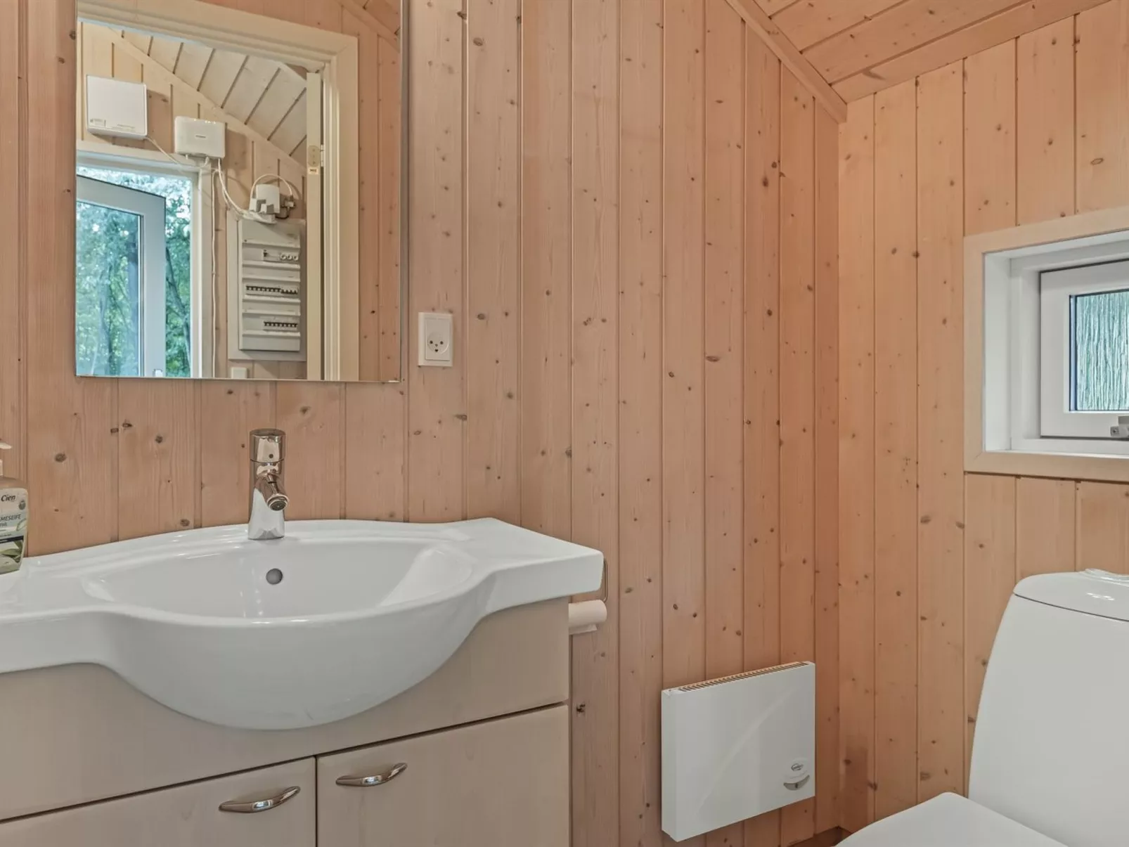 "Kaare" - 34.2km from the sea-Binnen