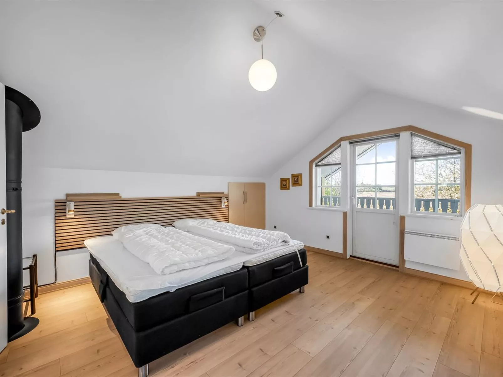 "Adelia" - 850m to the fjord-Binnen