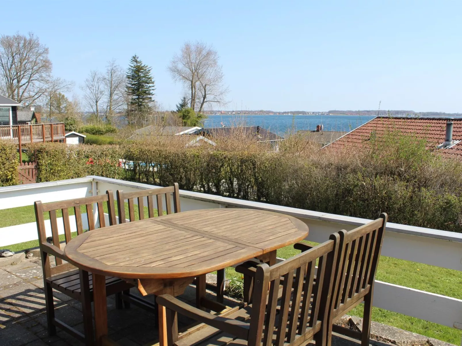 "Tekla" - 70m to the fjord-Buiten