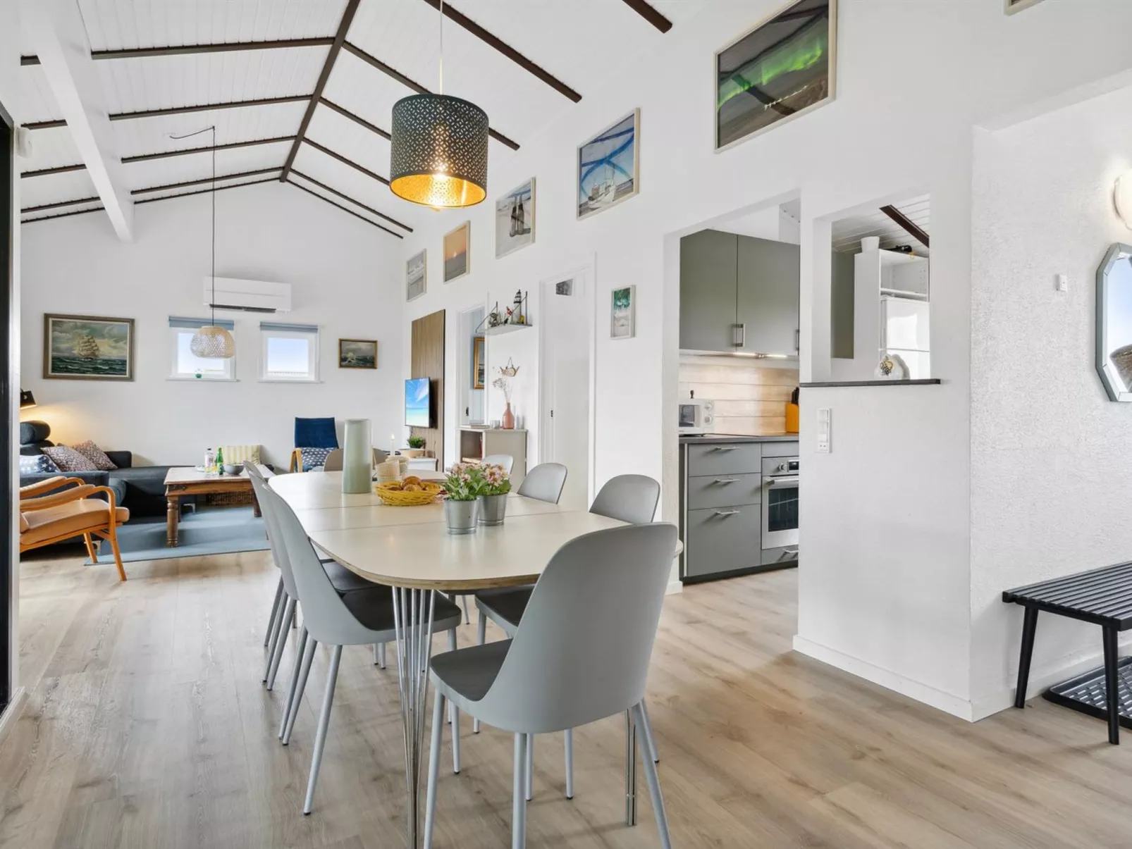 "Boris" - 250m from the sea-Binnen