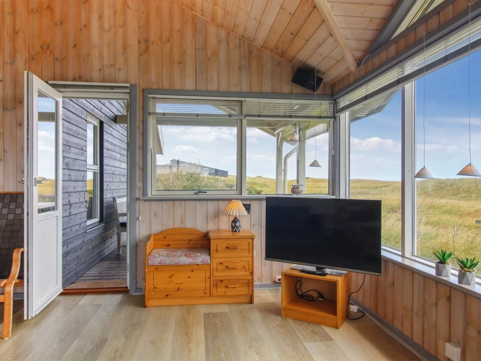 "Dorit" - 100m from the sea-Binnen