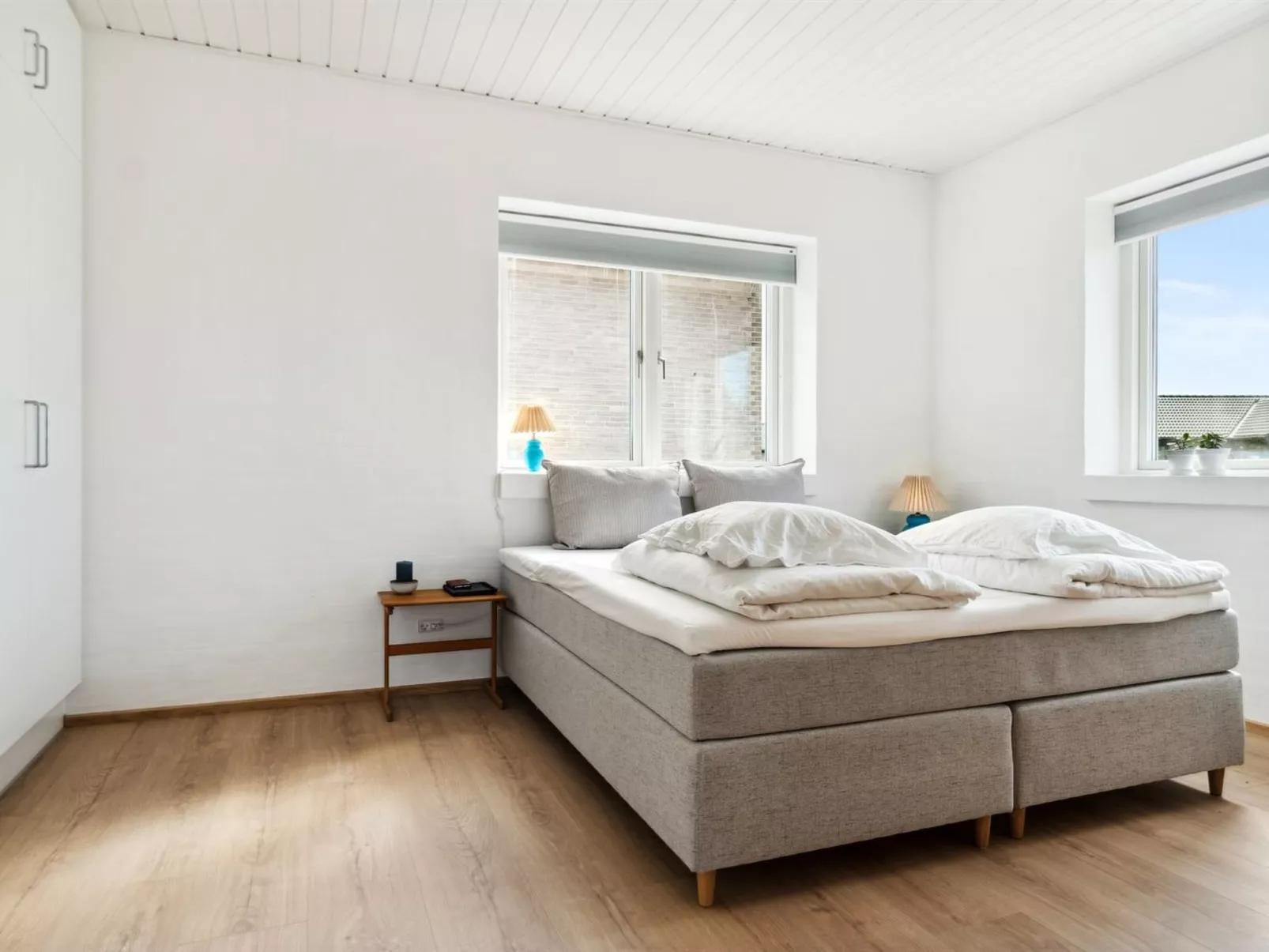 "Yakari" - 1km from the sea-Binnen