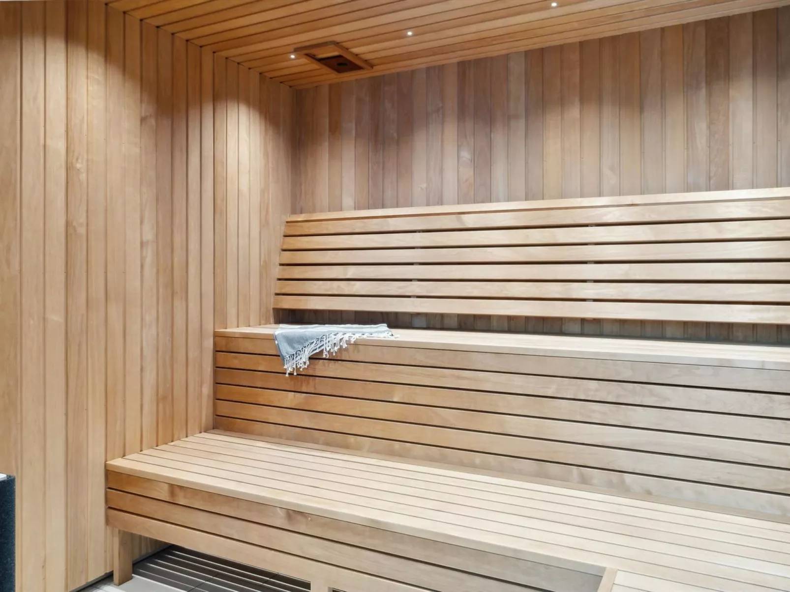 "Ronia" - 900m from the sea-Binnen