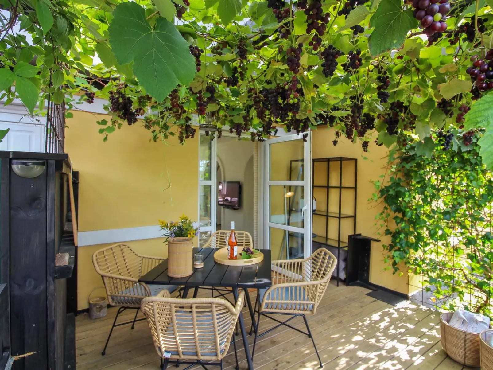 "Thorgny" - 900m from the sea-Binnen