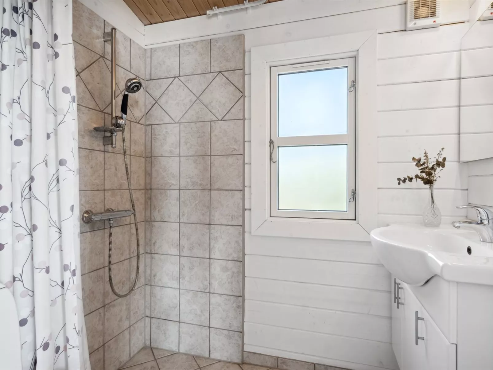 "Gyrth" - 20m to the fjord-Binnen