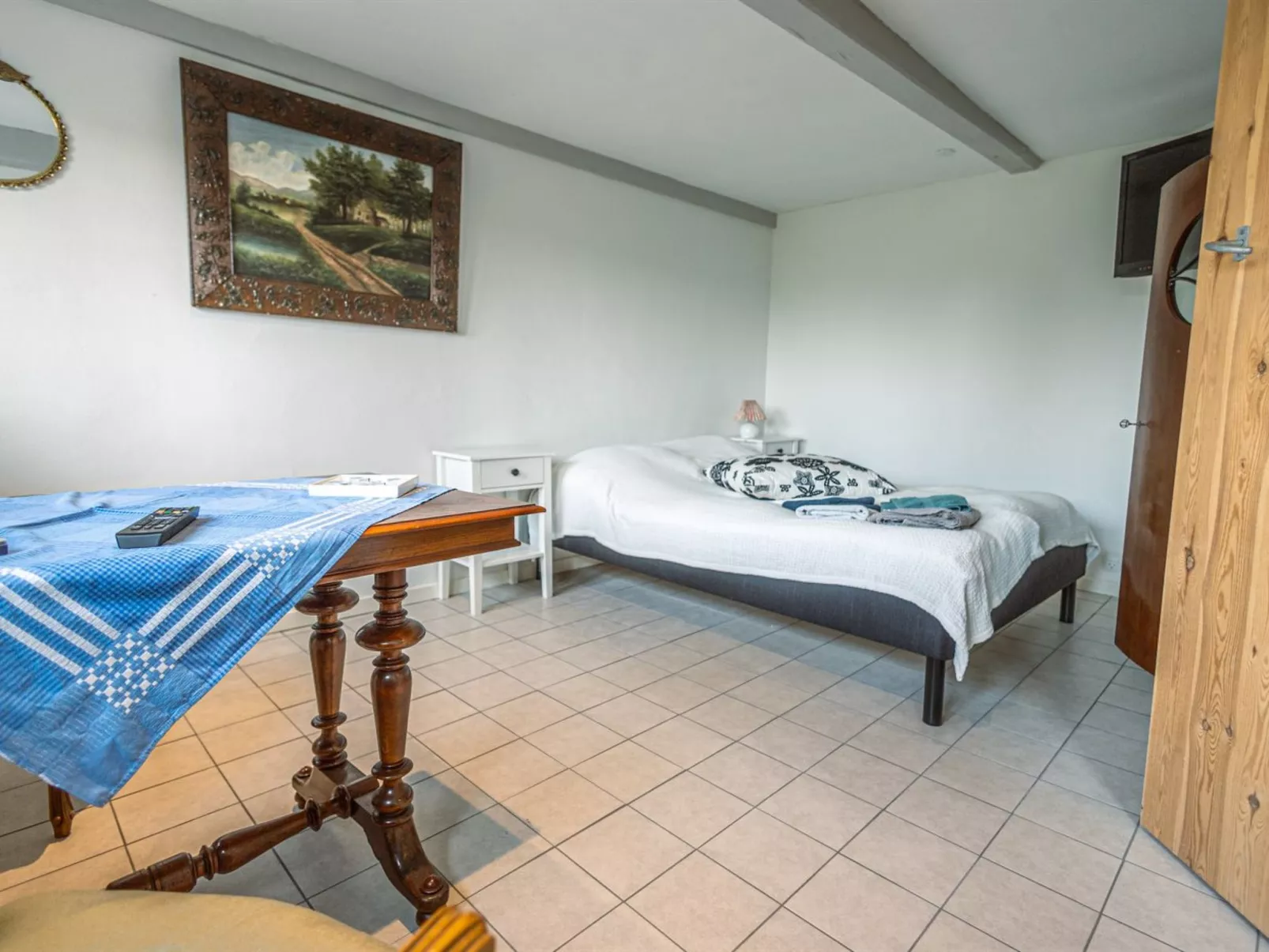 "Arnora" - 48km from the sea-Binnen