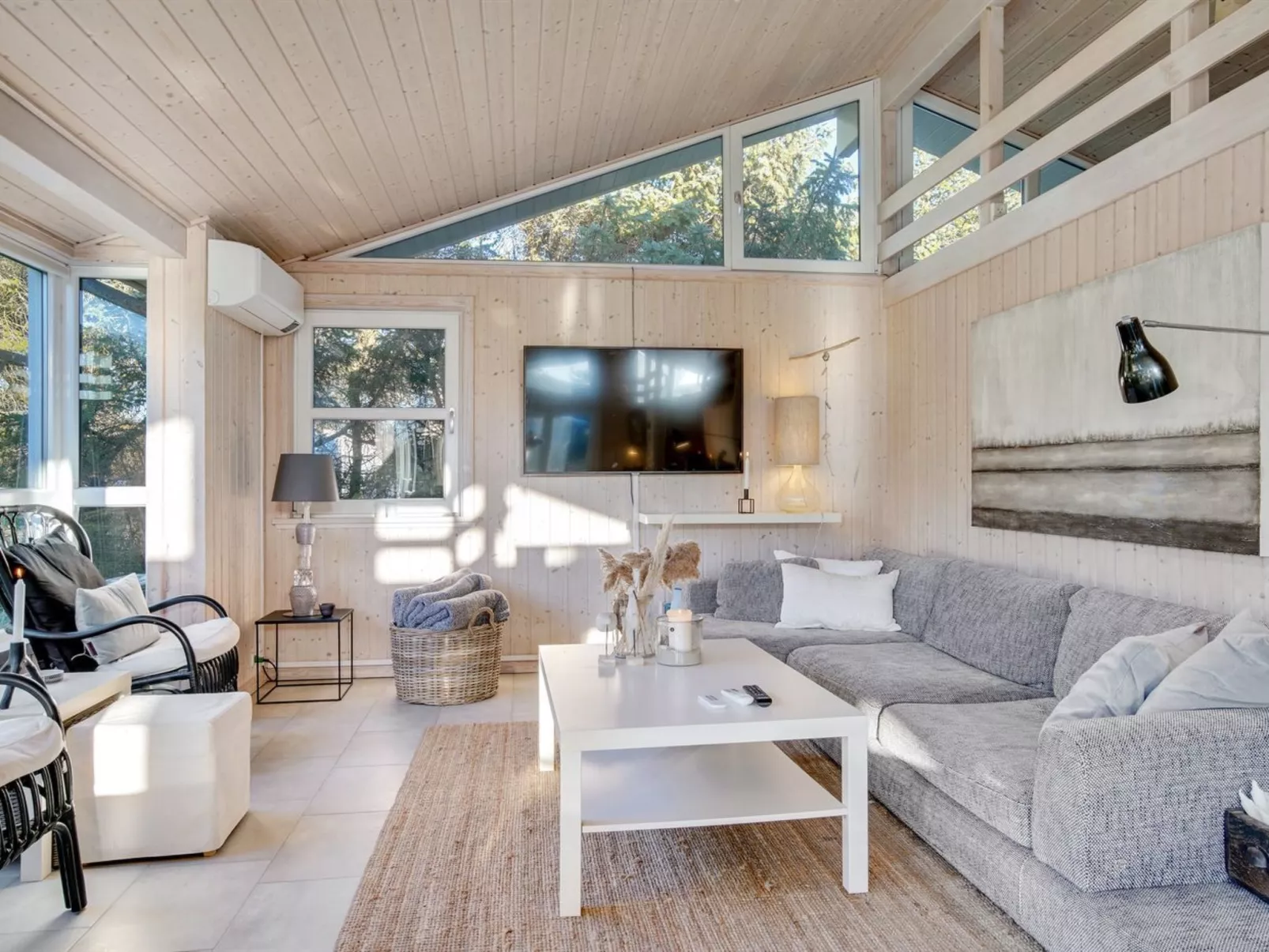 "Gun" - 450m from the sea-Binnen